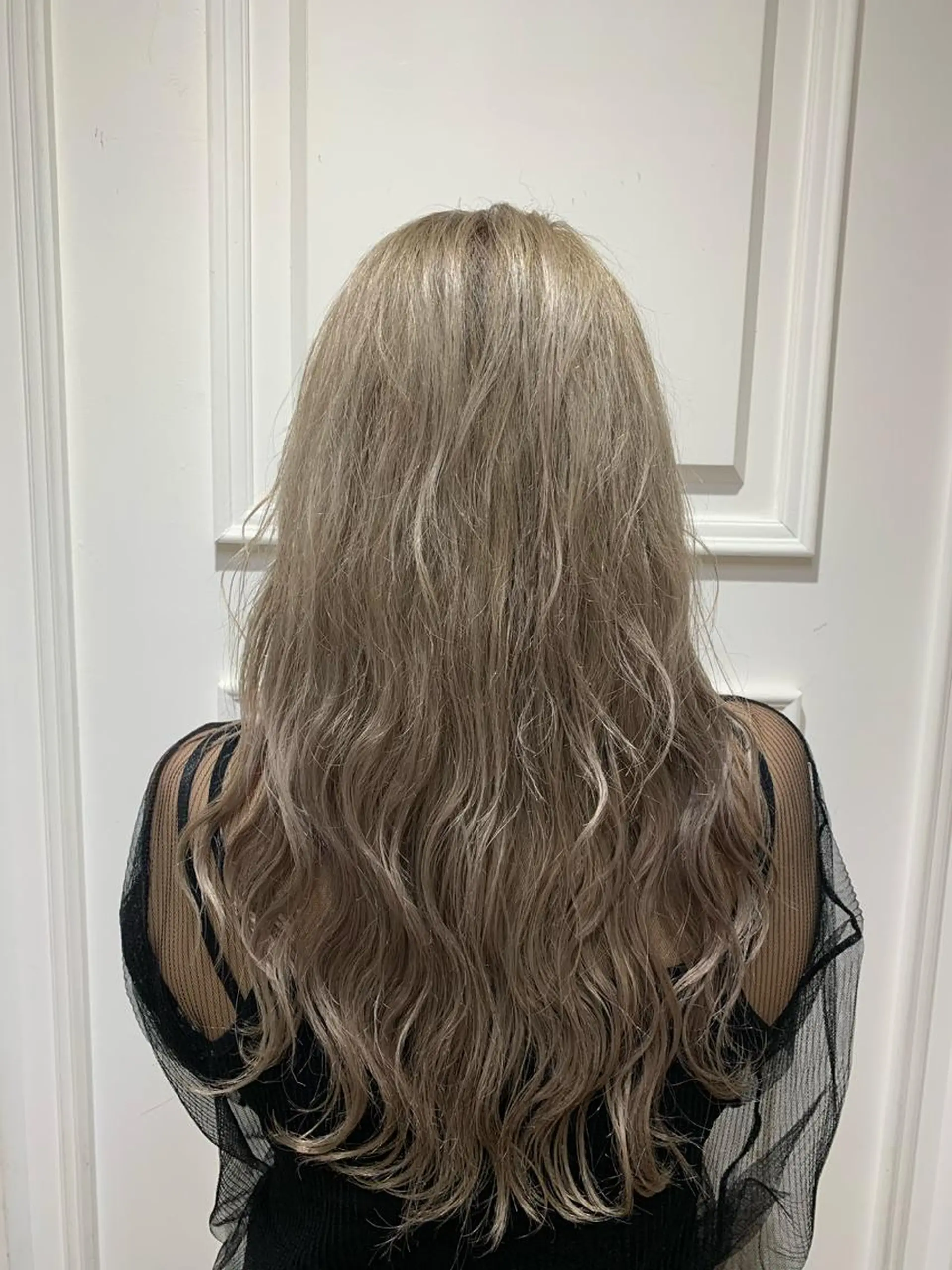 ロング カラー ベージュカラー ミルクティーベージュ ヘアカラー reve所属・乾かすだけで艶髪酸性 ストレート髙橋悠耶のヘアスタイル