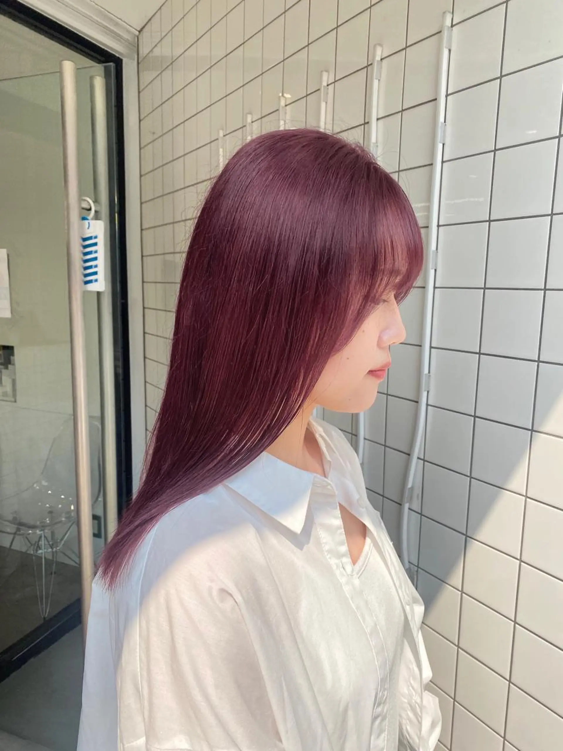 ロング カラー ベージュカラー 黒髪 ブリーチ ブルーカラー ブルーブラック emu所属・けいこ🍊ニュアンス ネイル/個性派ネイルのネイルデザイン