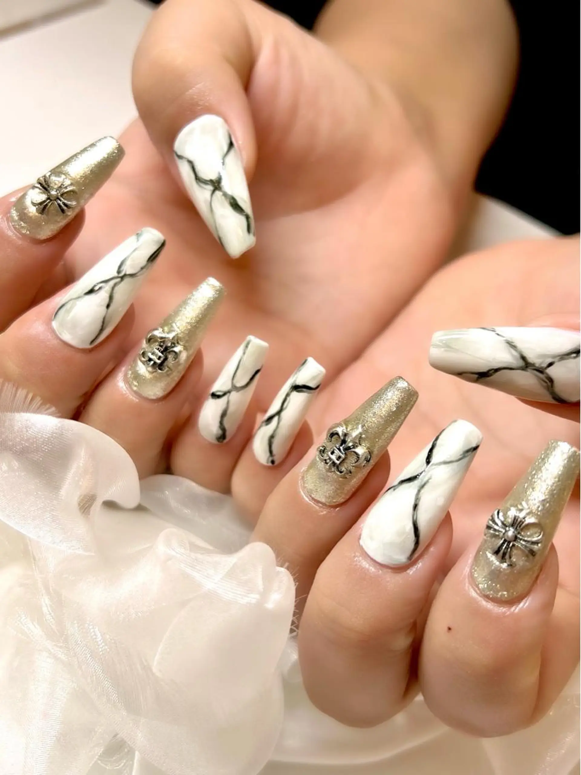 ネイル アートネイル オーロラネイル ジェルネイル 韓国ネイル ロングネイル ハンドネイル clover nailのネイルデザイン