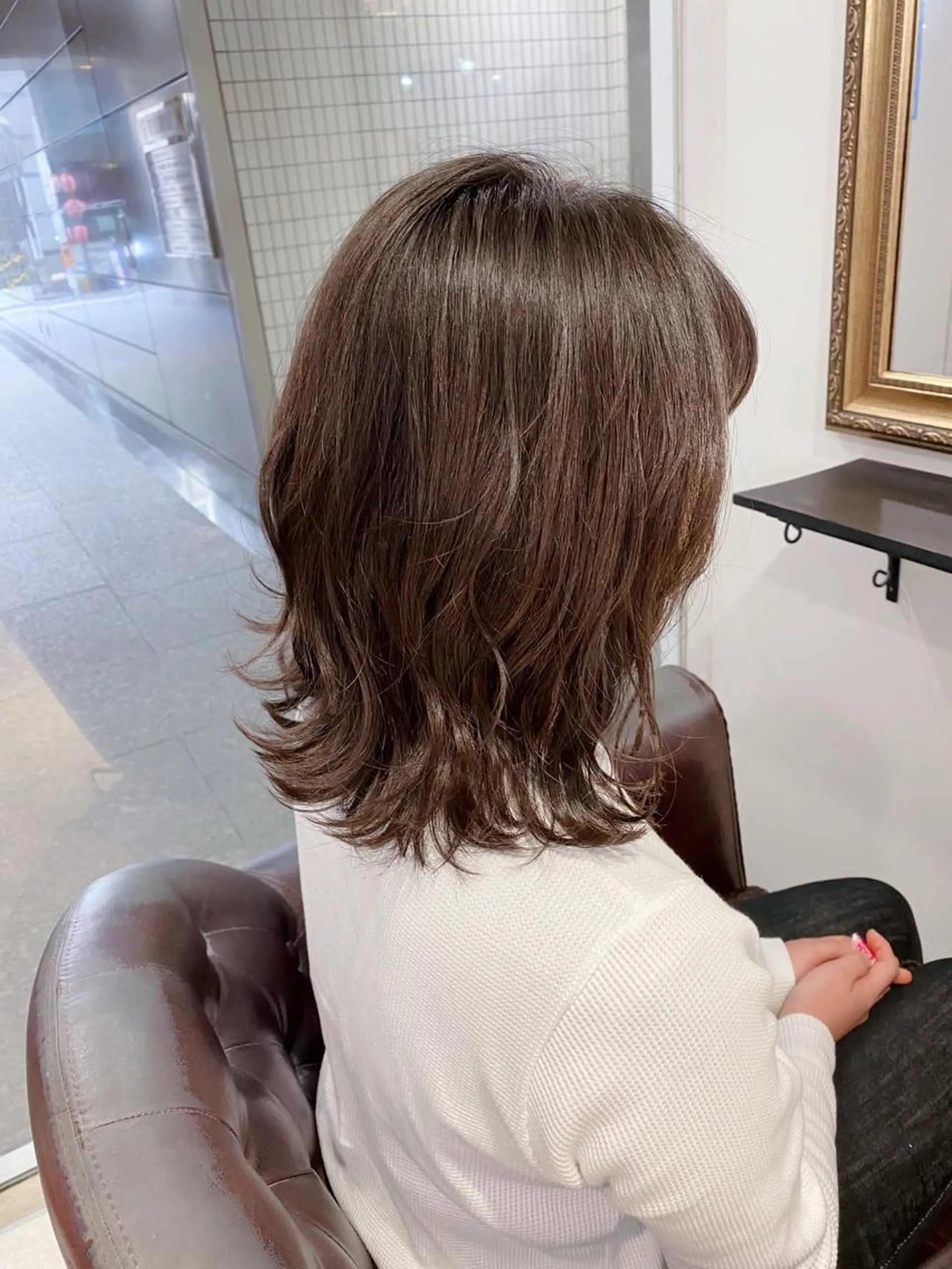 ミディアム 友田 千栄のヘアスタイル