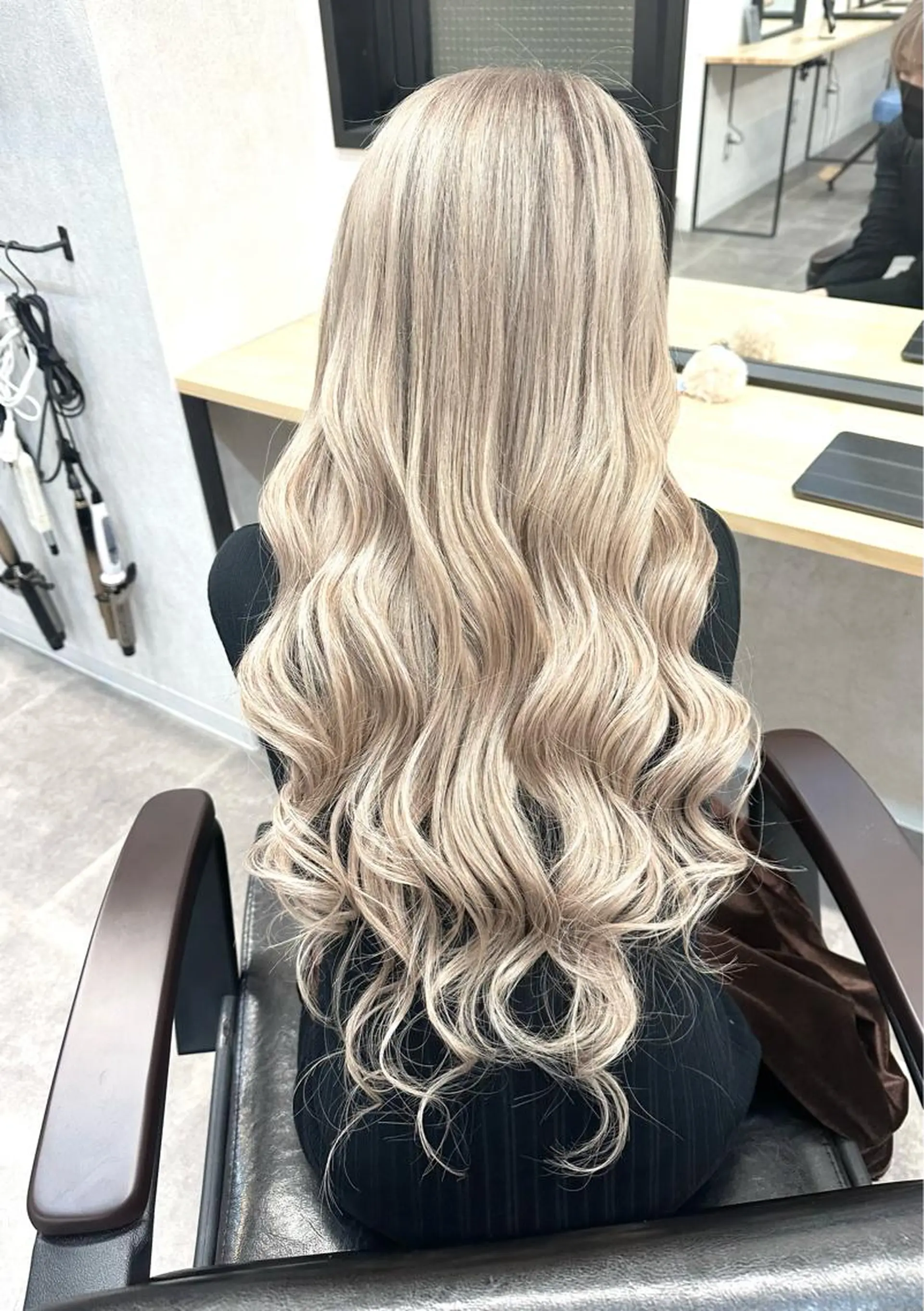 ロング カラー シールエクステ アディクシーカラー バレイヤージュ ブリーチ ケアブリーチ エクステ シール、 ハネエクステのヘアスタイル