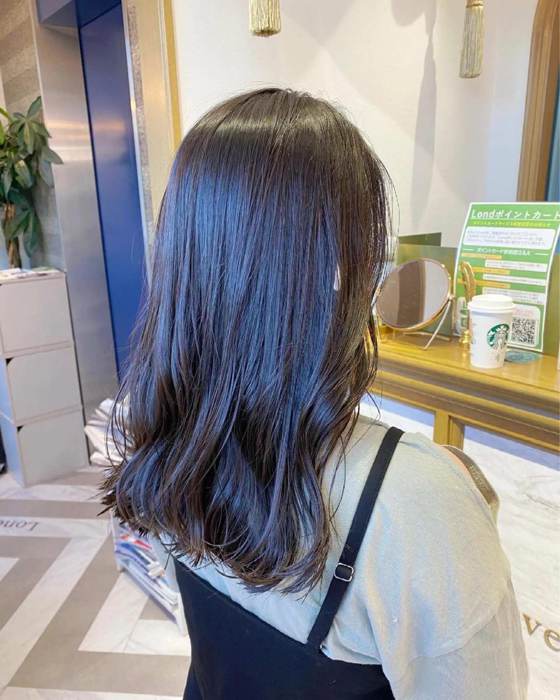 ミディアム カット ヘアカラー トリートメント レイヤーカット /透明感カラー西田のヘアスタイル