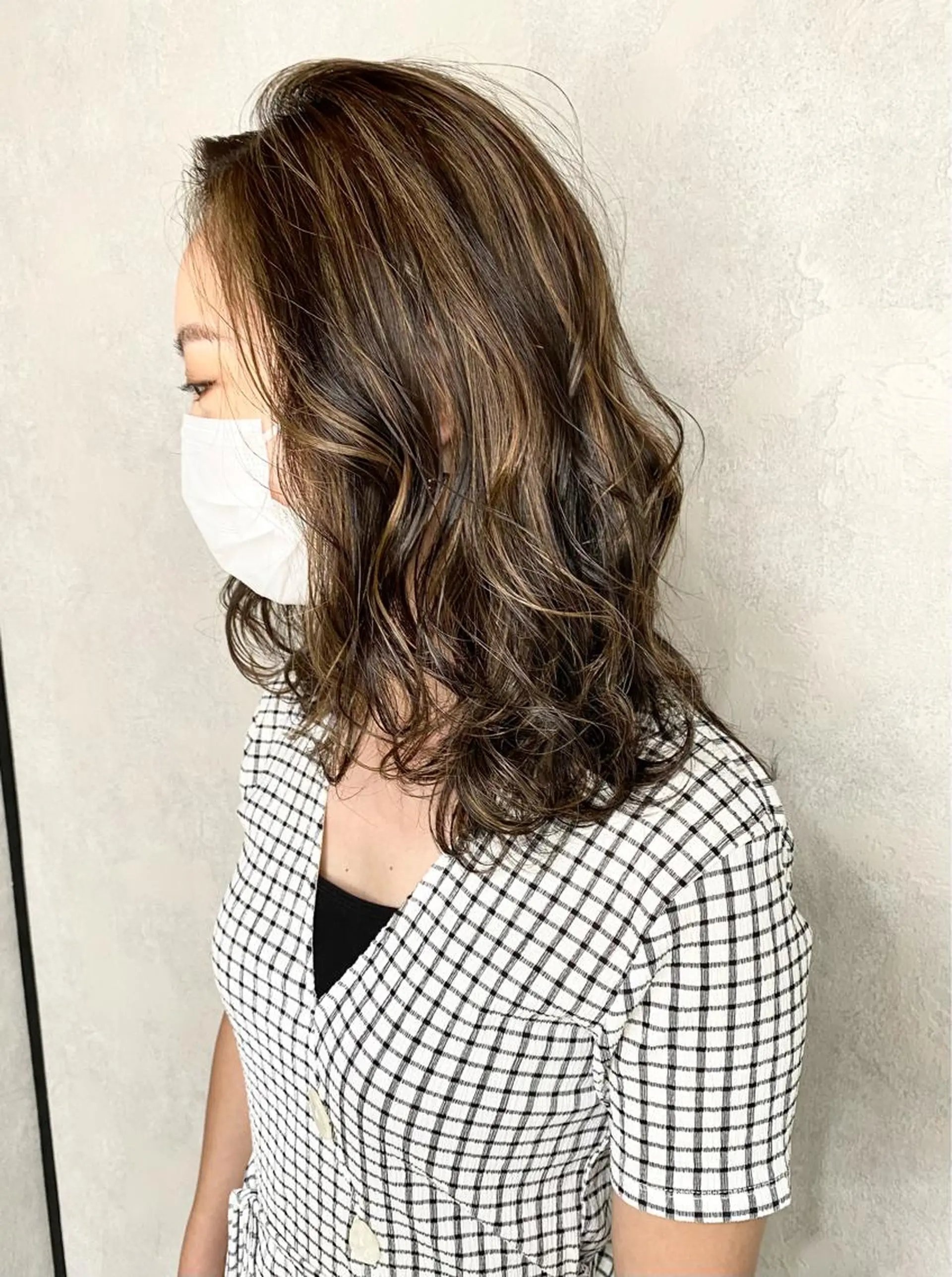 ミディアム カラー ハイライトカラー ハイライト レイヤーカット ヘアカラー 艶カラー YOSHIMURAのヘアスタイル