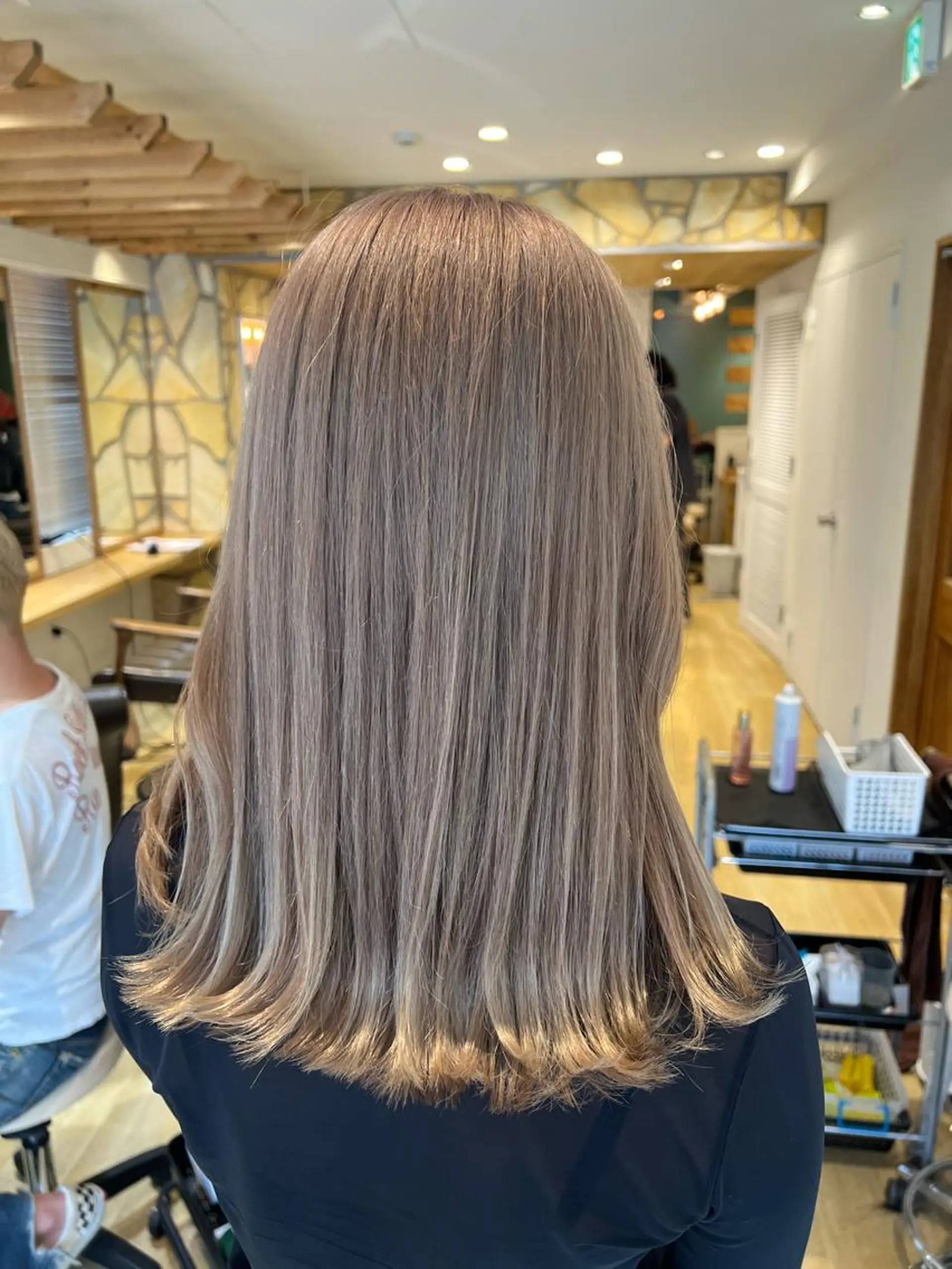 ミディアム ヘアカラー トリートメント 渋谷ハイトーン/ デザインカラー阿部のヘアスタイル