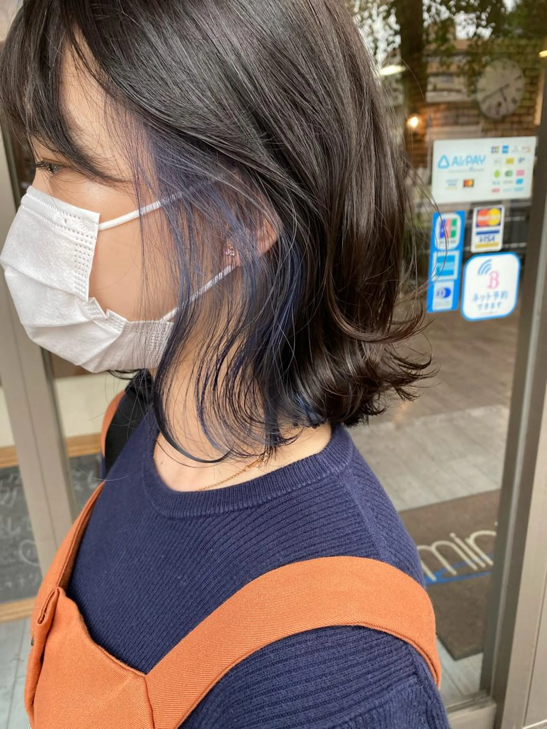 ミディアム カラー ブルーカラー イヤリングカラー インナーカラー ネイビーカラー カット ヘアカラー トリートメント 日比 貴大/ minim hairのヘアスタイル