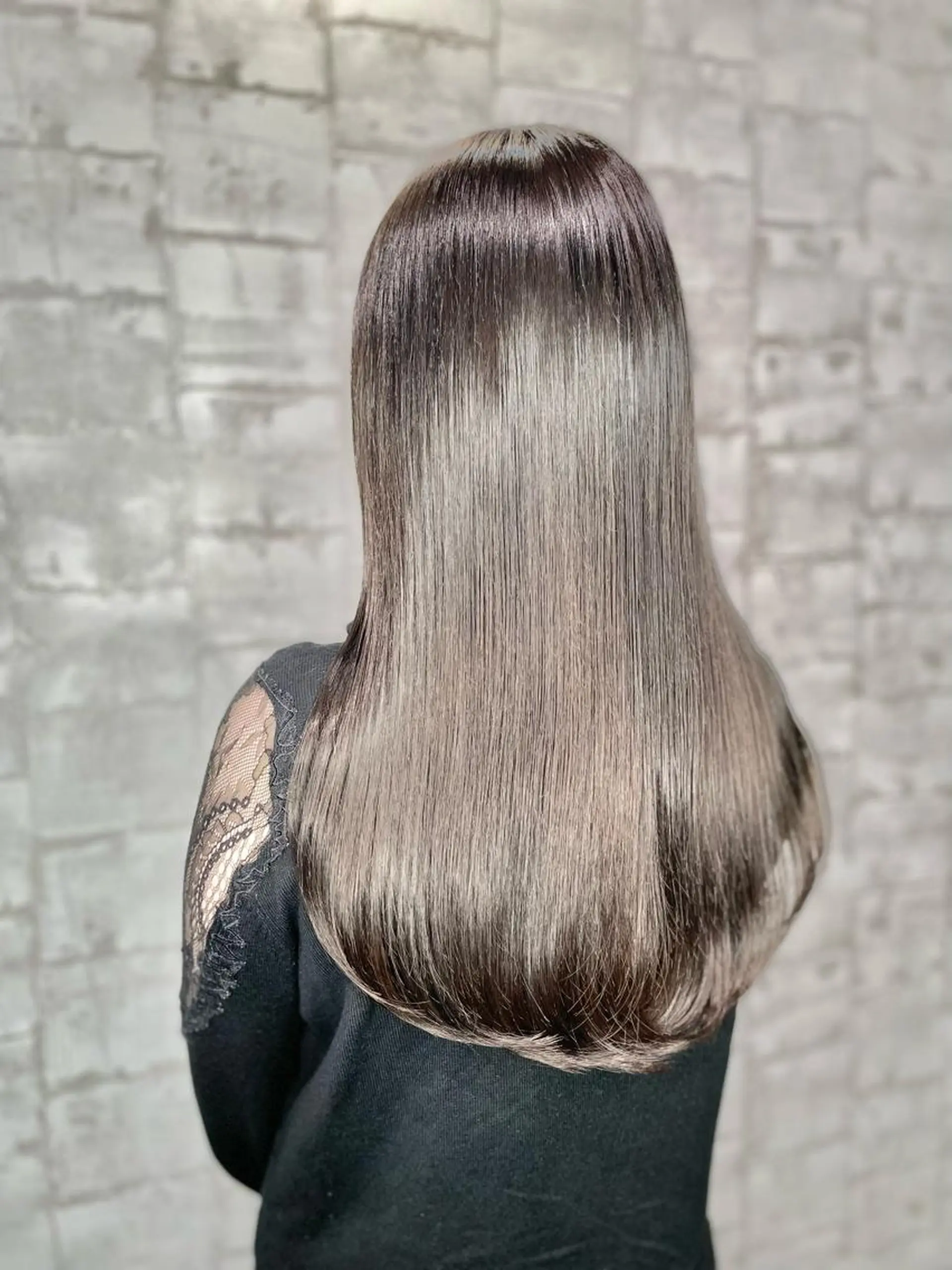 セミロング カラー ブリーチ 透明感カラー デート 今井 勝也のヘアスタイル