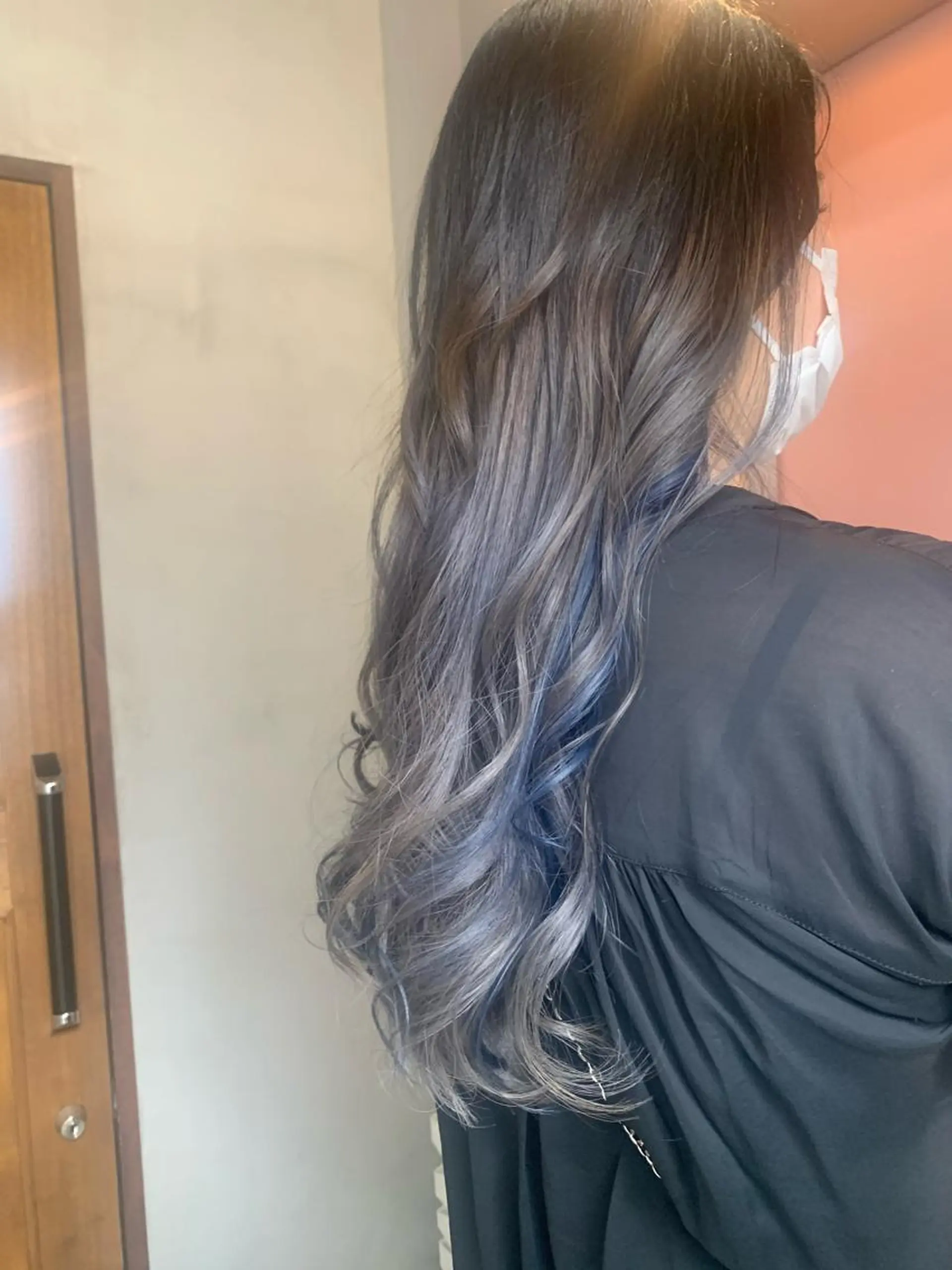 ロング カラー アディクシーカラー ブリーチ ブルーカラー グラデーションカラー ネイビーカラー ヘアカラー トリートメント GRAPE VINES辻堂店所属・Mitsu Naoのヘアスタイル