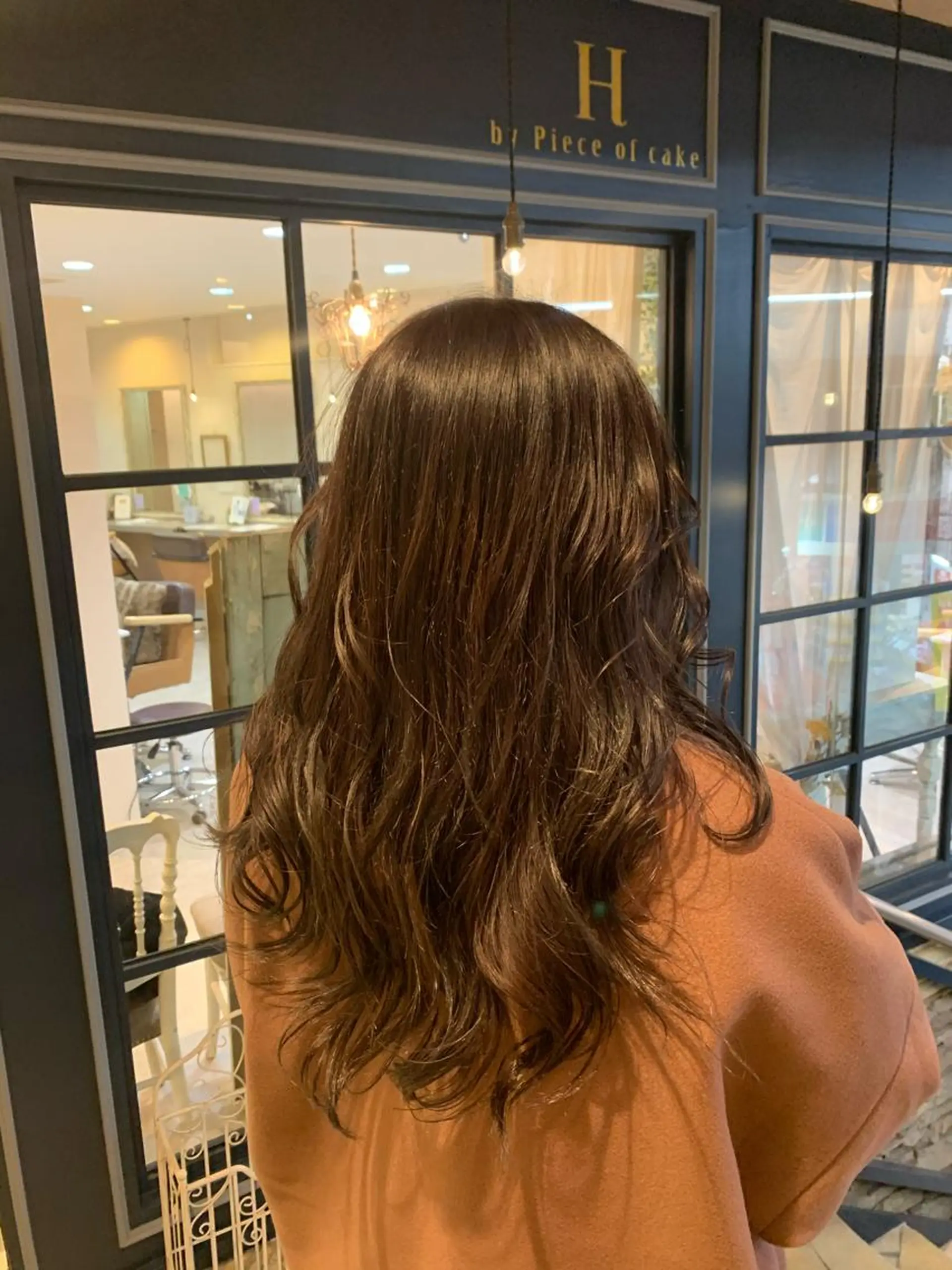 セミロング カラー 佐藤 永夏のヘアスタイル