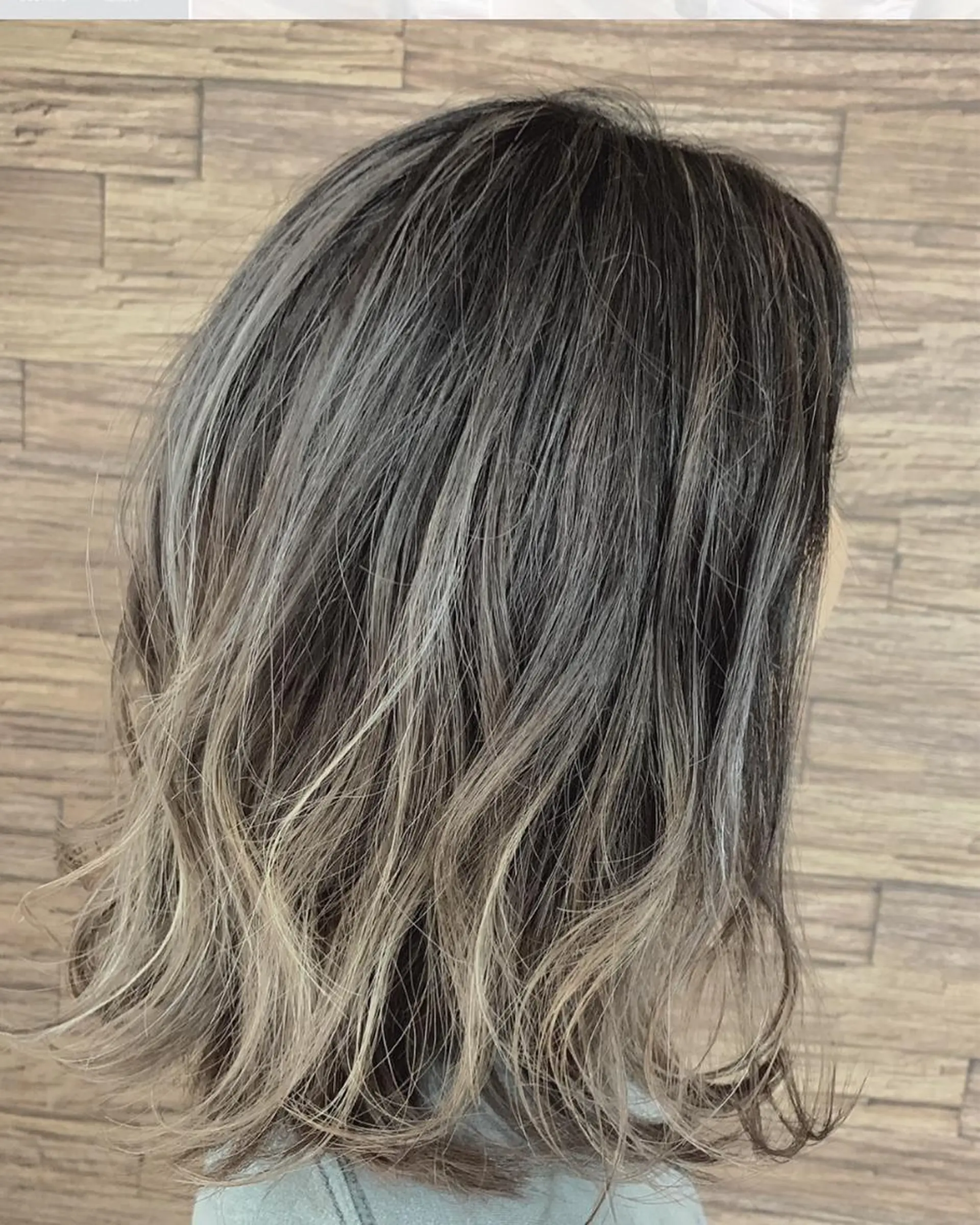 ミディアム カラー ハイライトカラー ハイライト 有坂 里恵のヘアスタイル