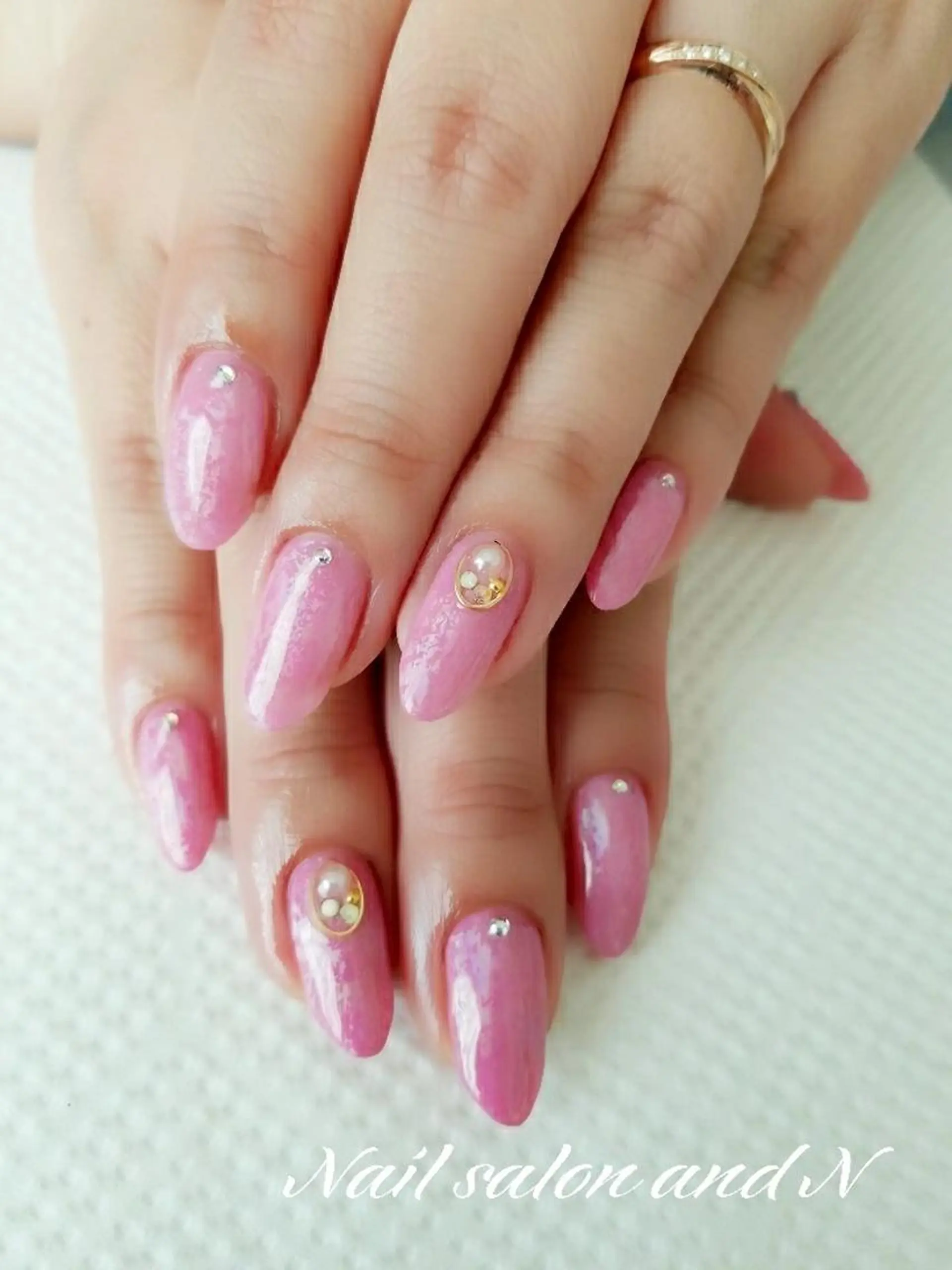 ネイル オーロラネイル キラキラネイル ピンク 春ネイル and Nのネイルデザイン