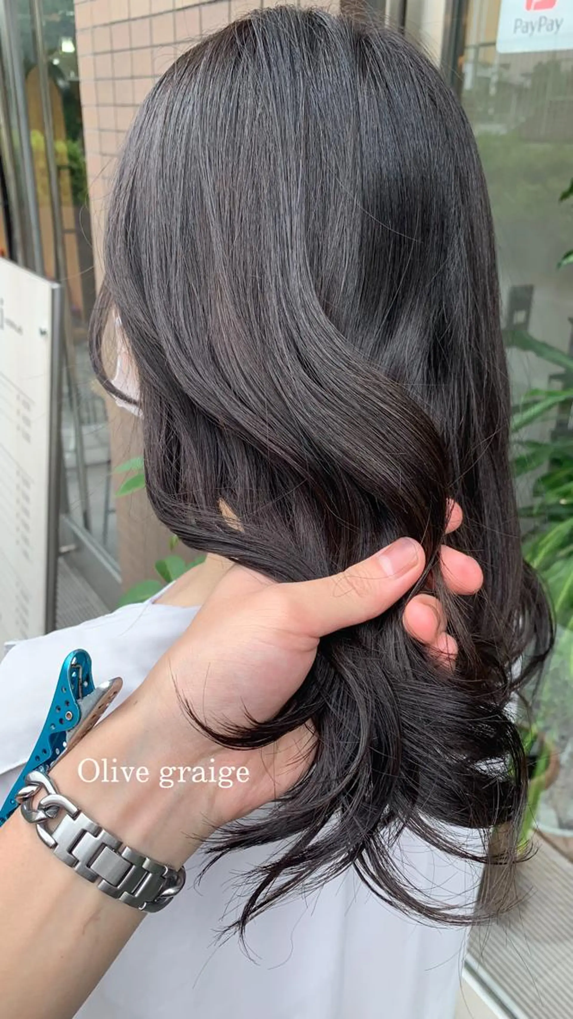 ロング カラー 透明感カラー オリーブグレー 🌈re-room EIKI🇰🇷のヘアスタイル