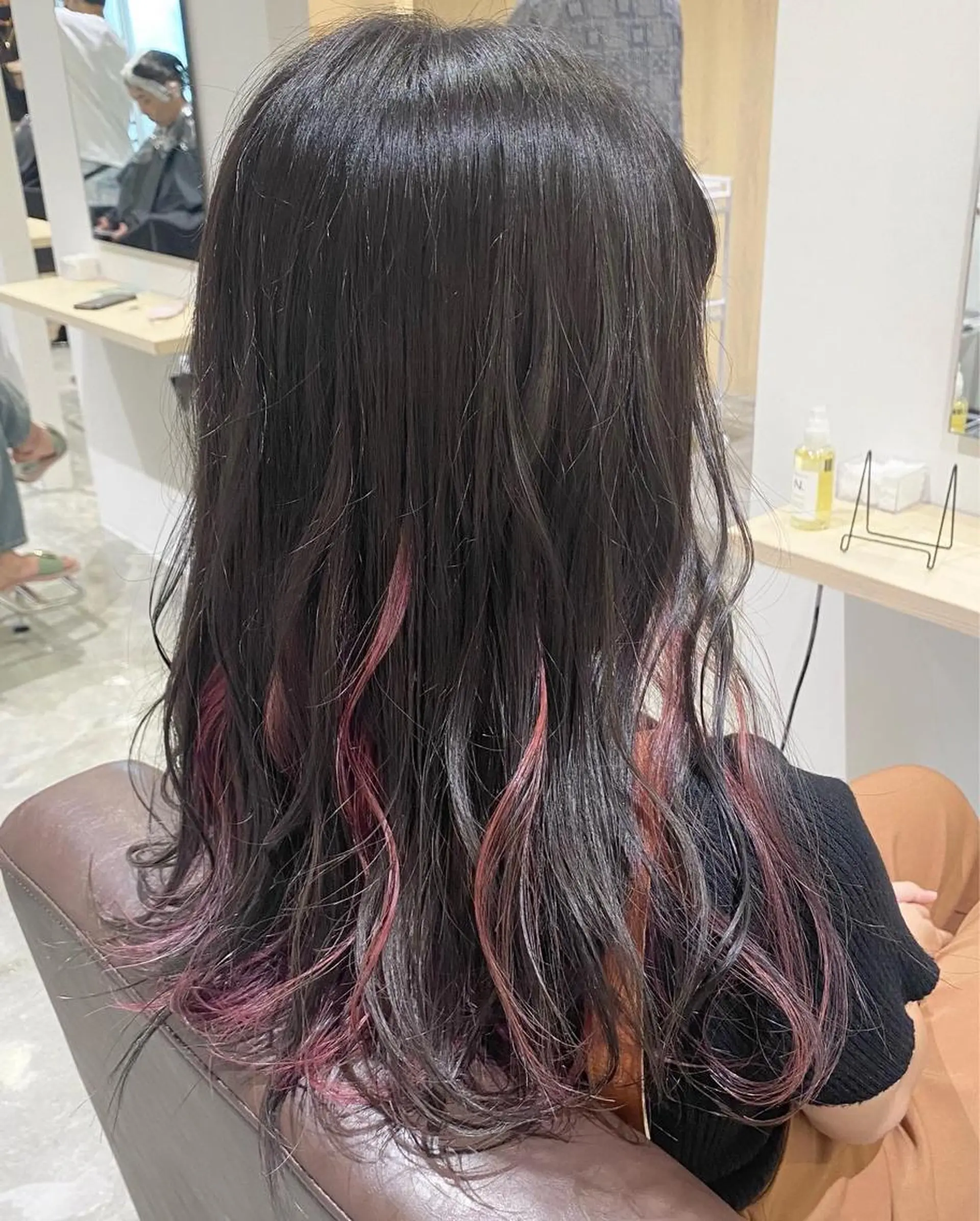 カラー バレイヤージュ イヤリングカラー グラデーションカラー ハイライトカラー インナーカラー ブリーチなしWカラー /酸性ストレート河本のヘアスタイル