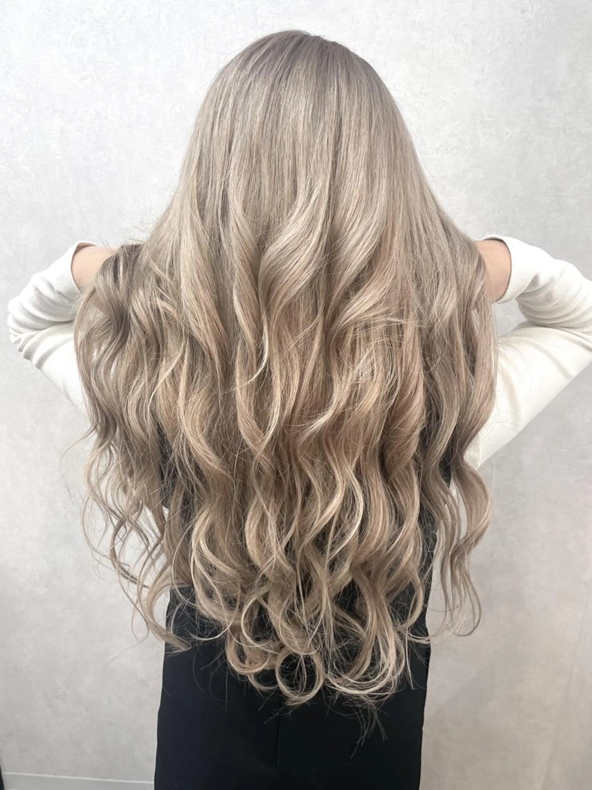 ロング ヘアアレンジ カラー ハイトーン カラーのヘアスタイル