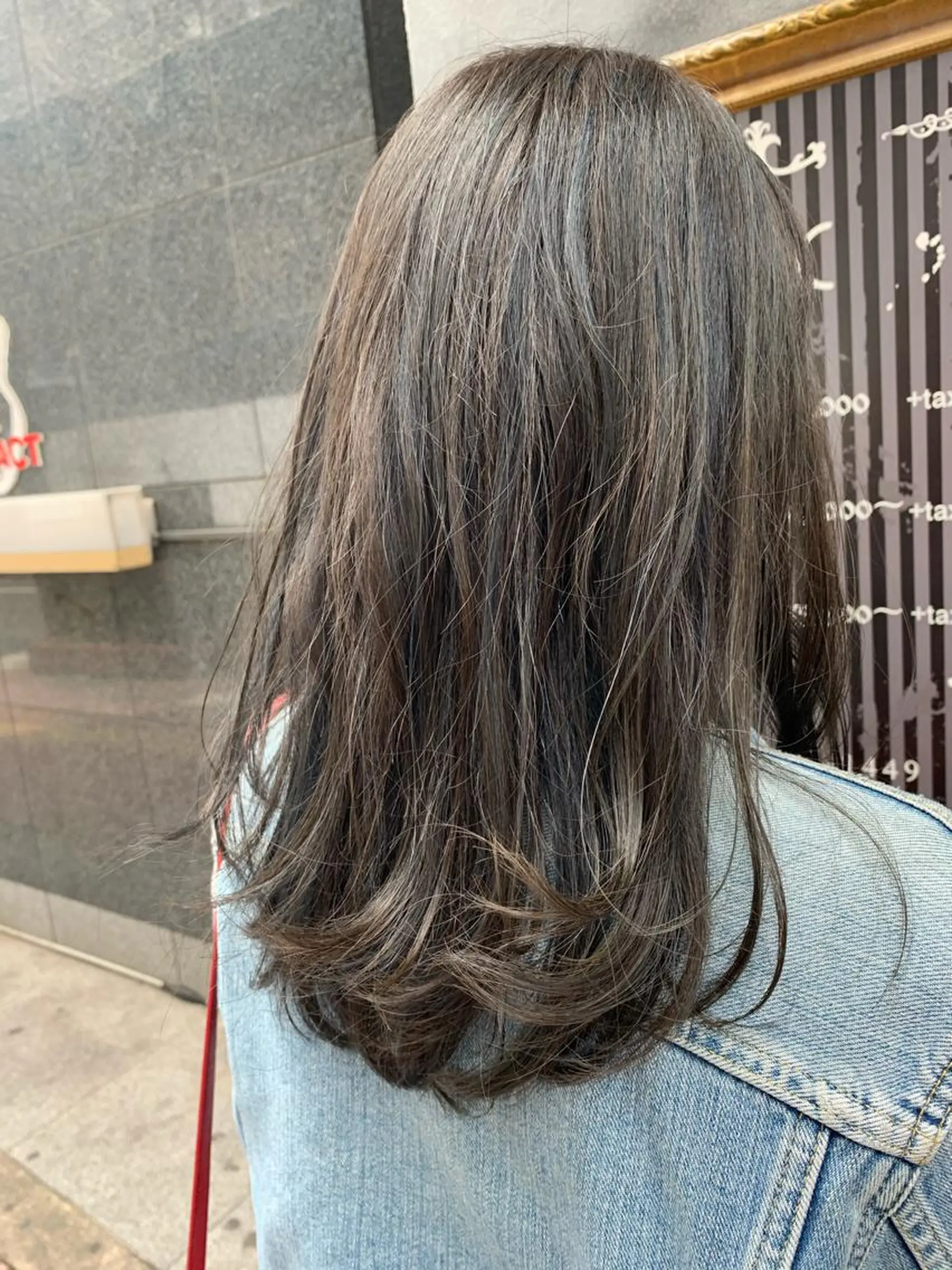 セミロング CHIC 岩下真衣のヘアスタイル