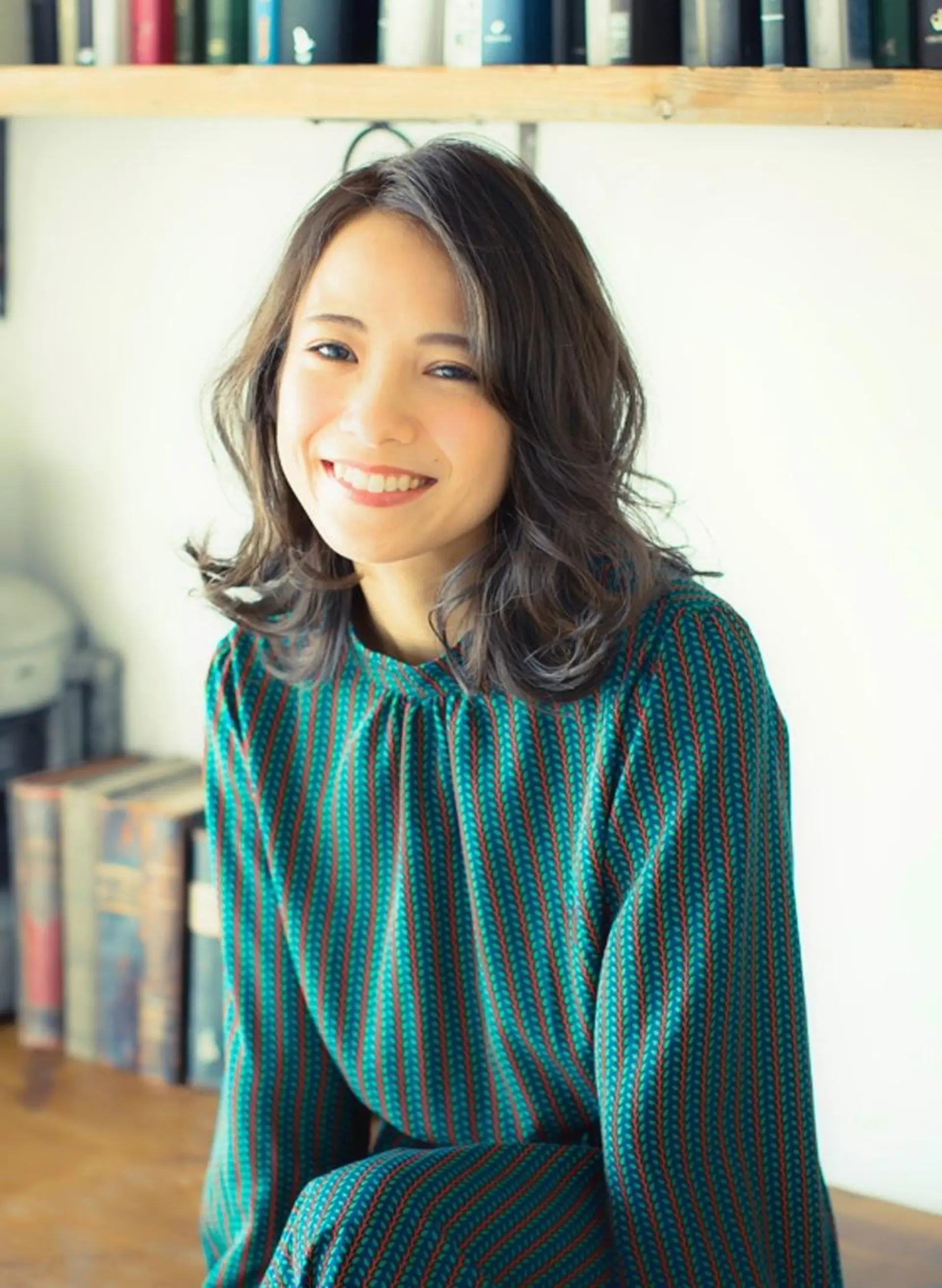 ミディアム 鈴木 奈波のヘアスタイル