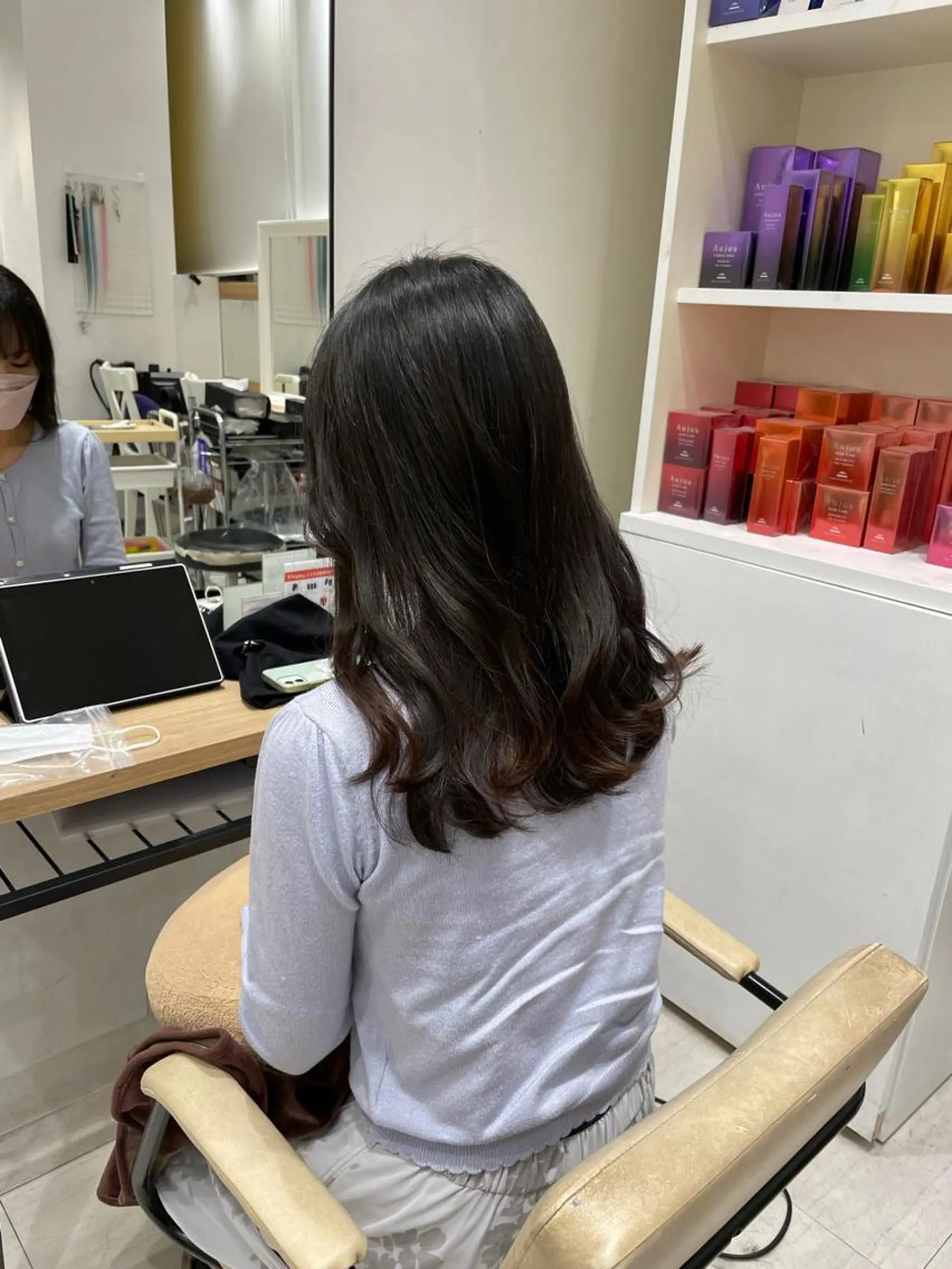 ミディアム ハッシュカット レイヤー池袋のヘアスタイル