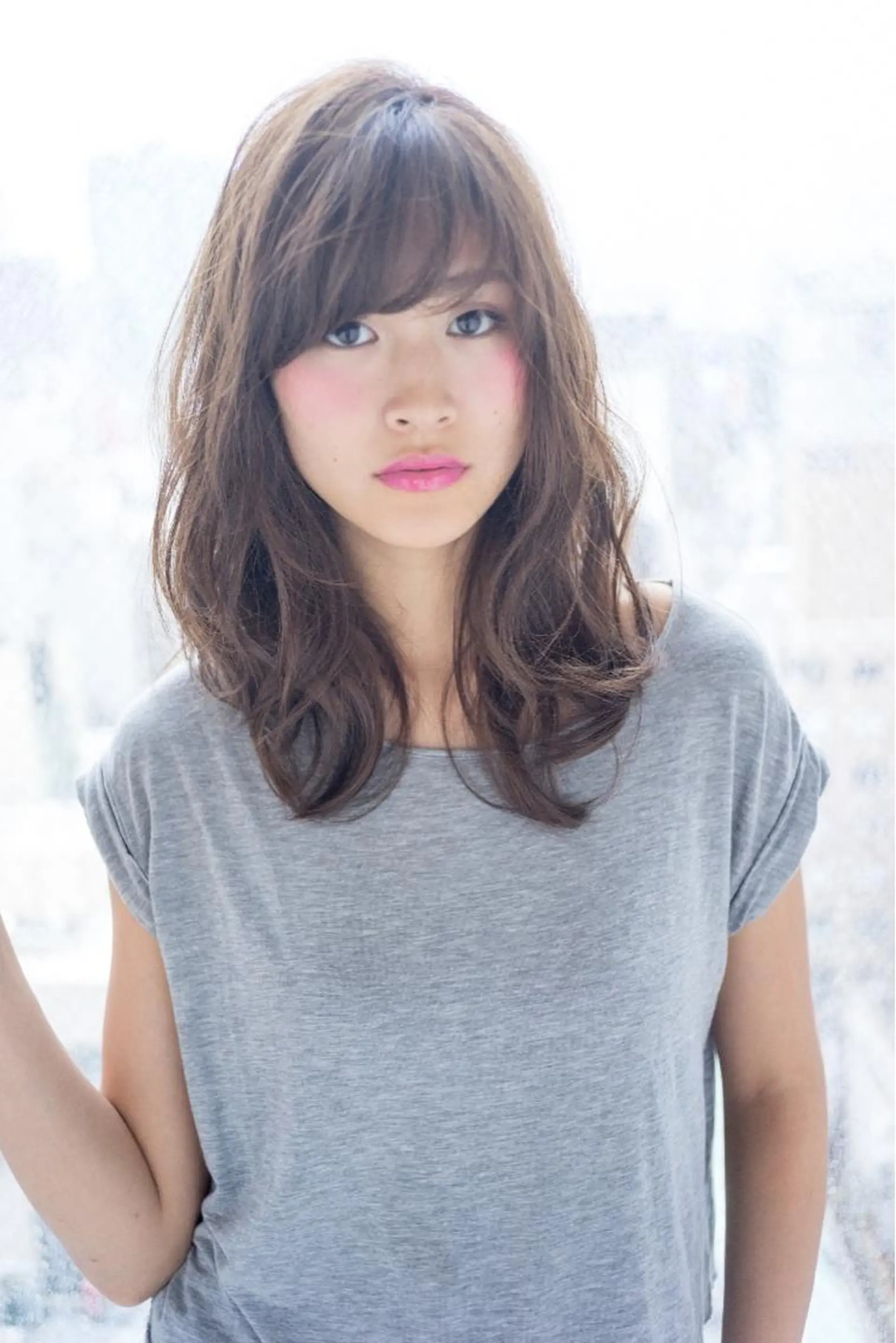 セミロング Soleriaソレリア所属・おしゃれ染めで白髪 ぼかし/山口玲緒奈のヘアスタイル