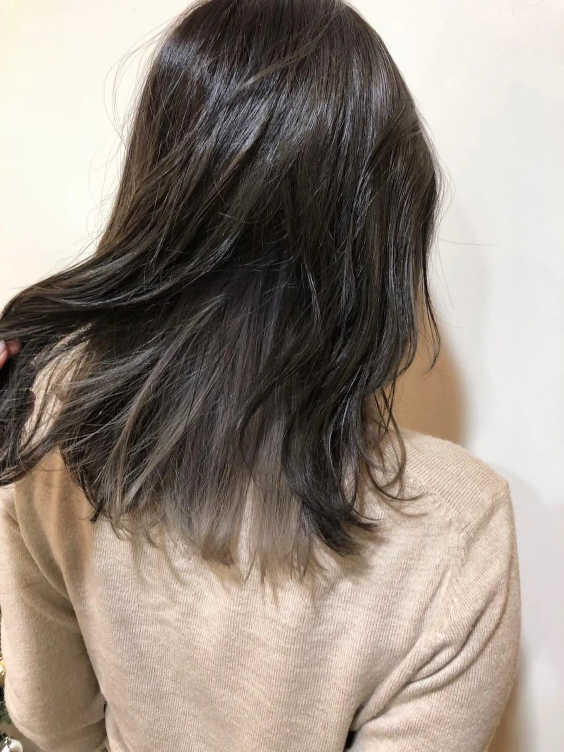 ミディアム カラー MIOベージュカラー 柔らかいカラーのヘアスタイル