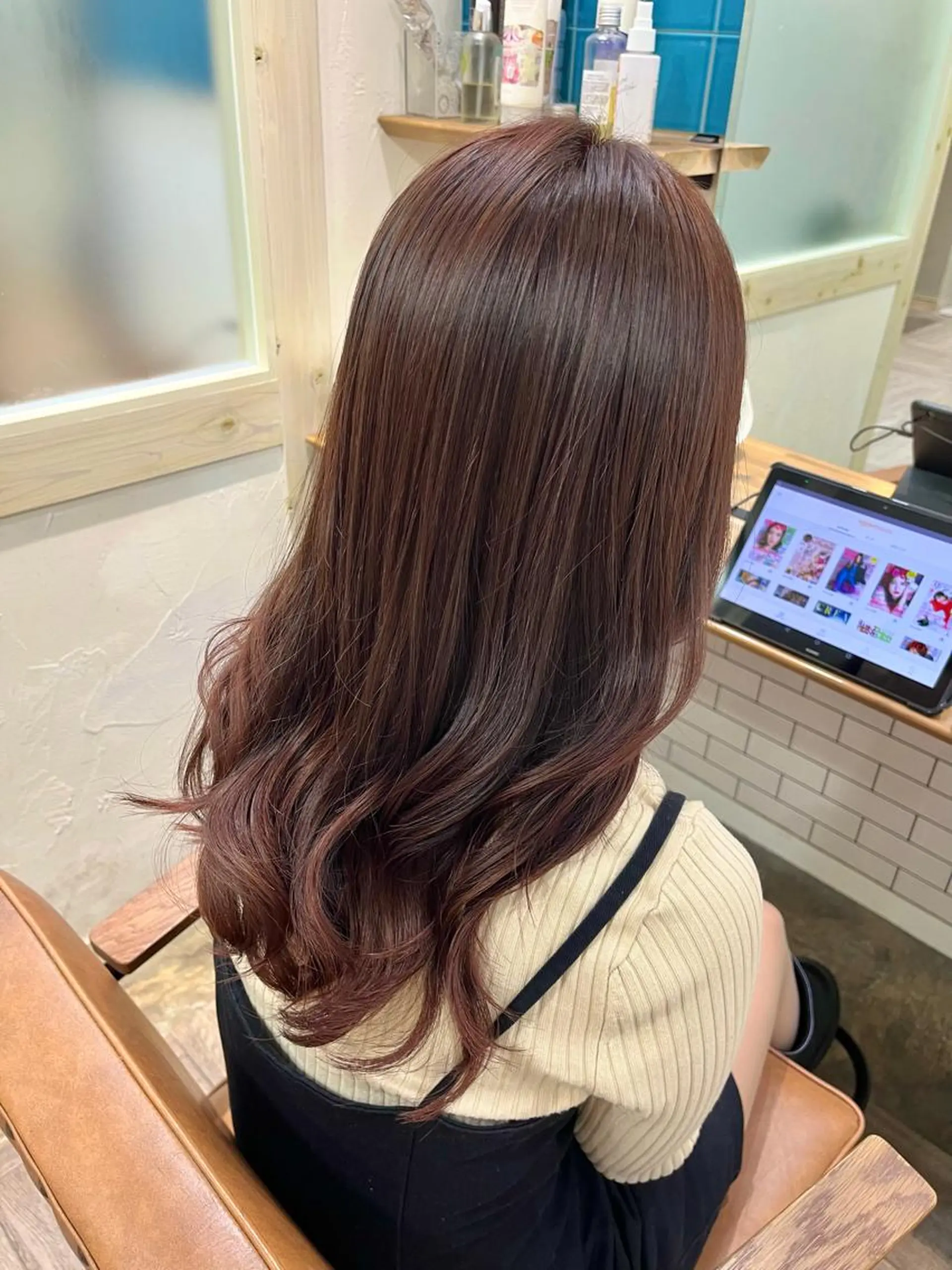 ロング カラー ブリーチ ブリーチなしカラー ピンクカラー ヘアカラー トリートメント 🫧tomoka 透明感カラー🫧のヘアスタイル