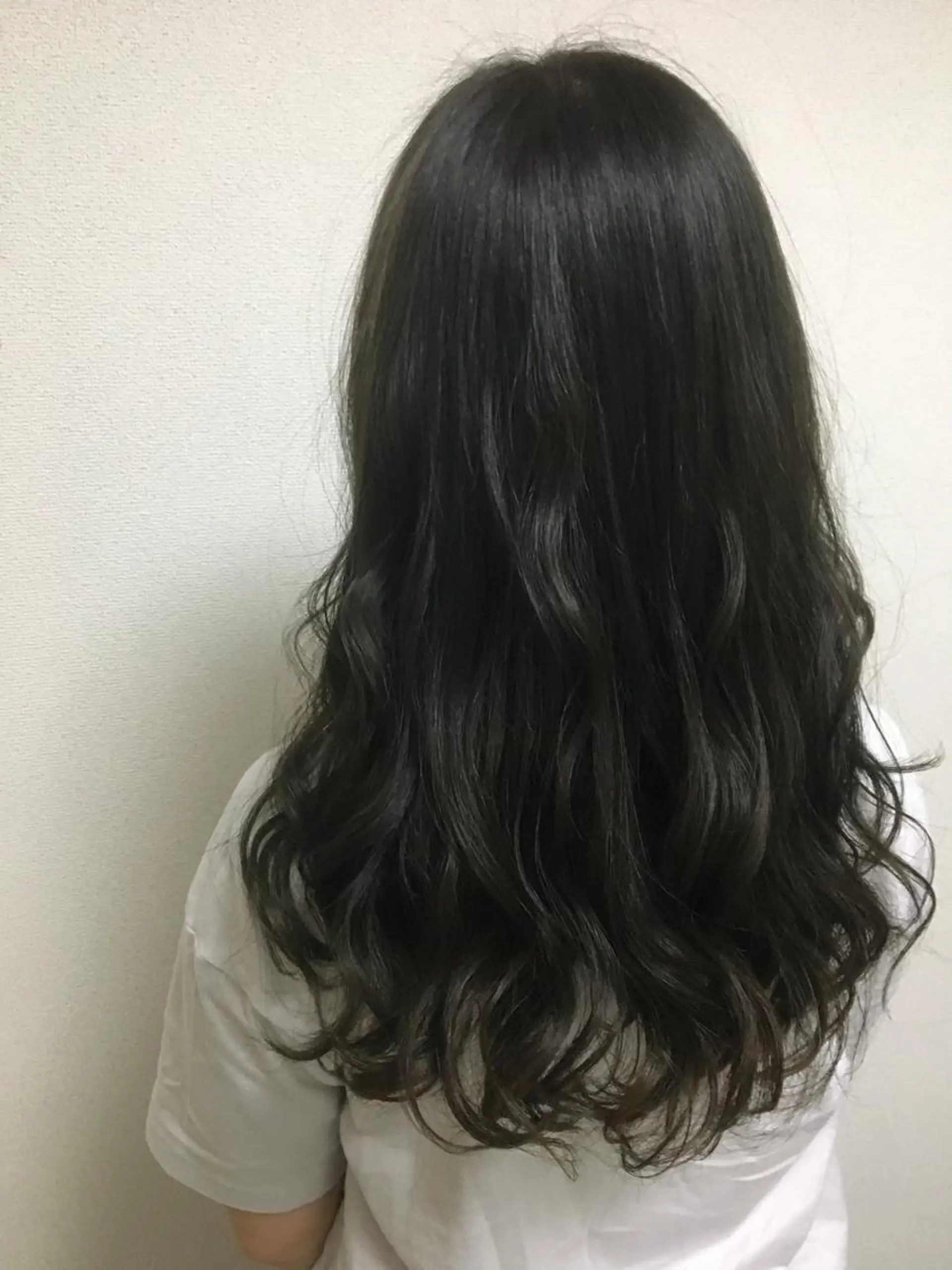 ロング カラー 乳井 悠香のヘアスタイル