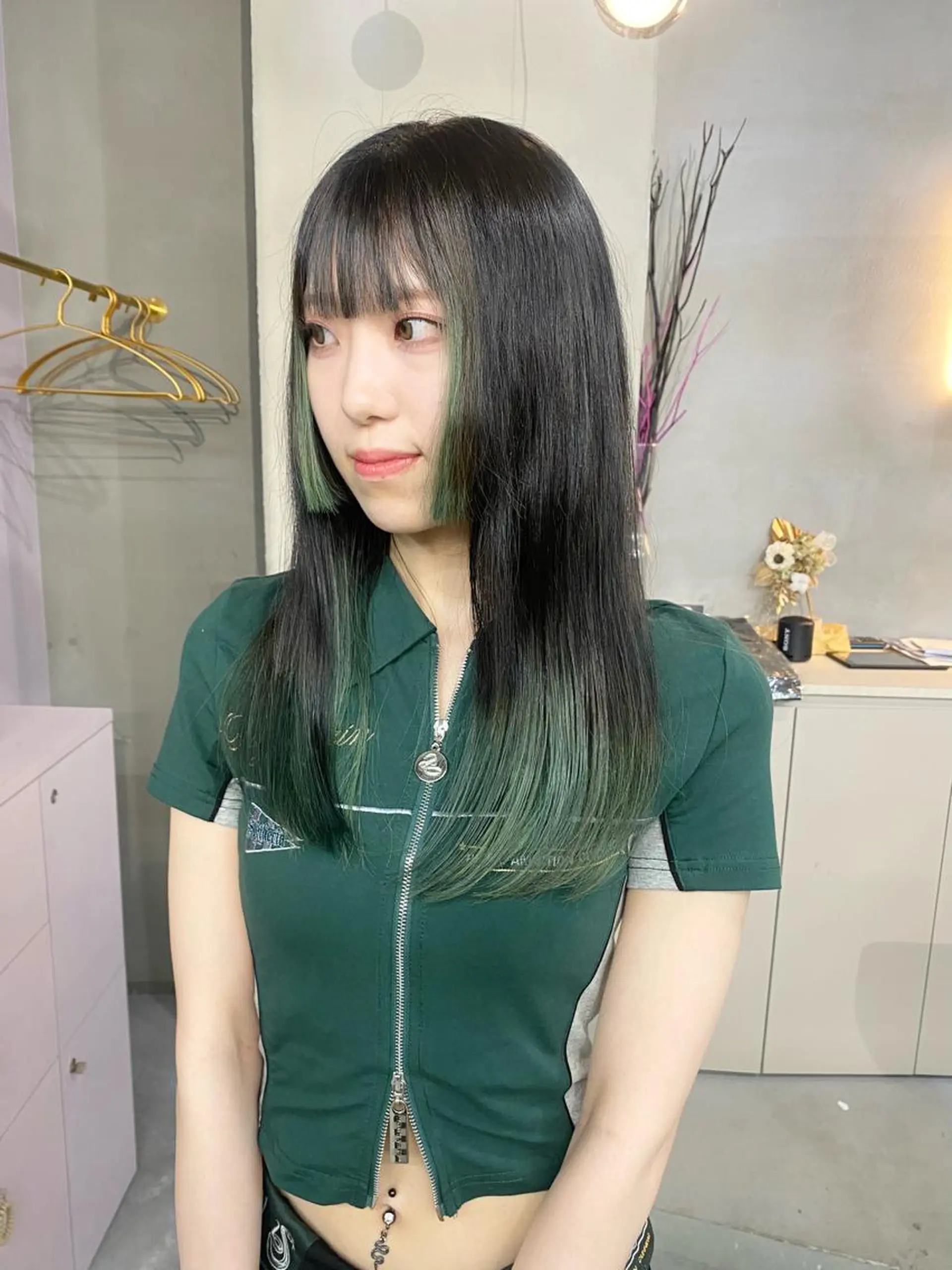 セミロング カラー ブリーチ ヘアカラー qulim所属・前橋 姫奈のヘアスタイル