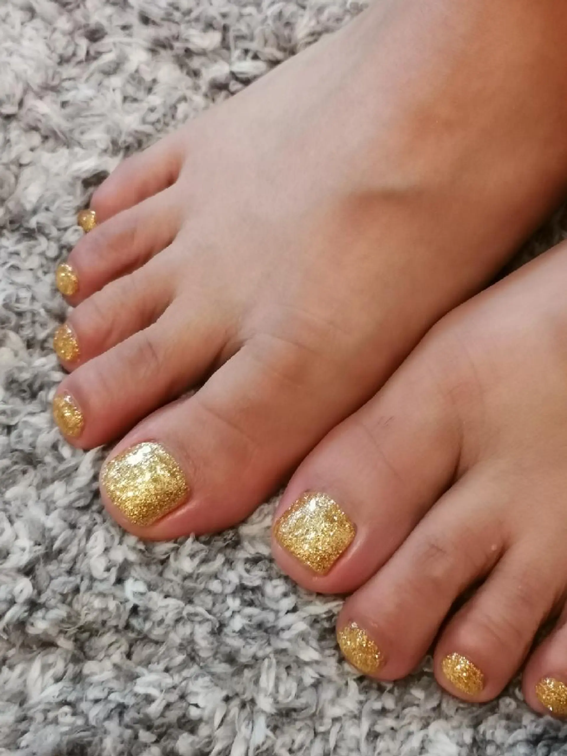 ネイル カラー ゴールド フットネイル 人気エリア💖完全個室【ルリエ】所属・ネイルサロン Lelienルリエのネイルデザイン