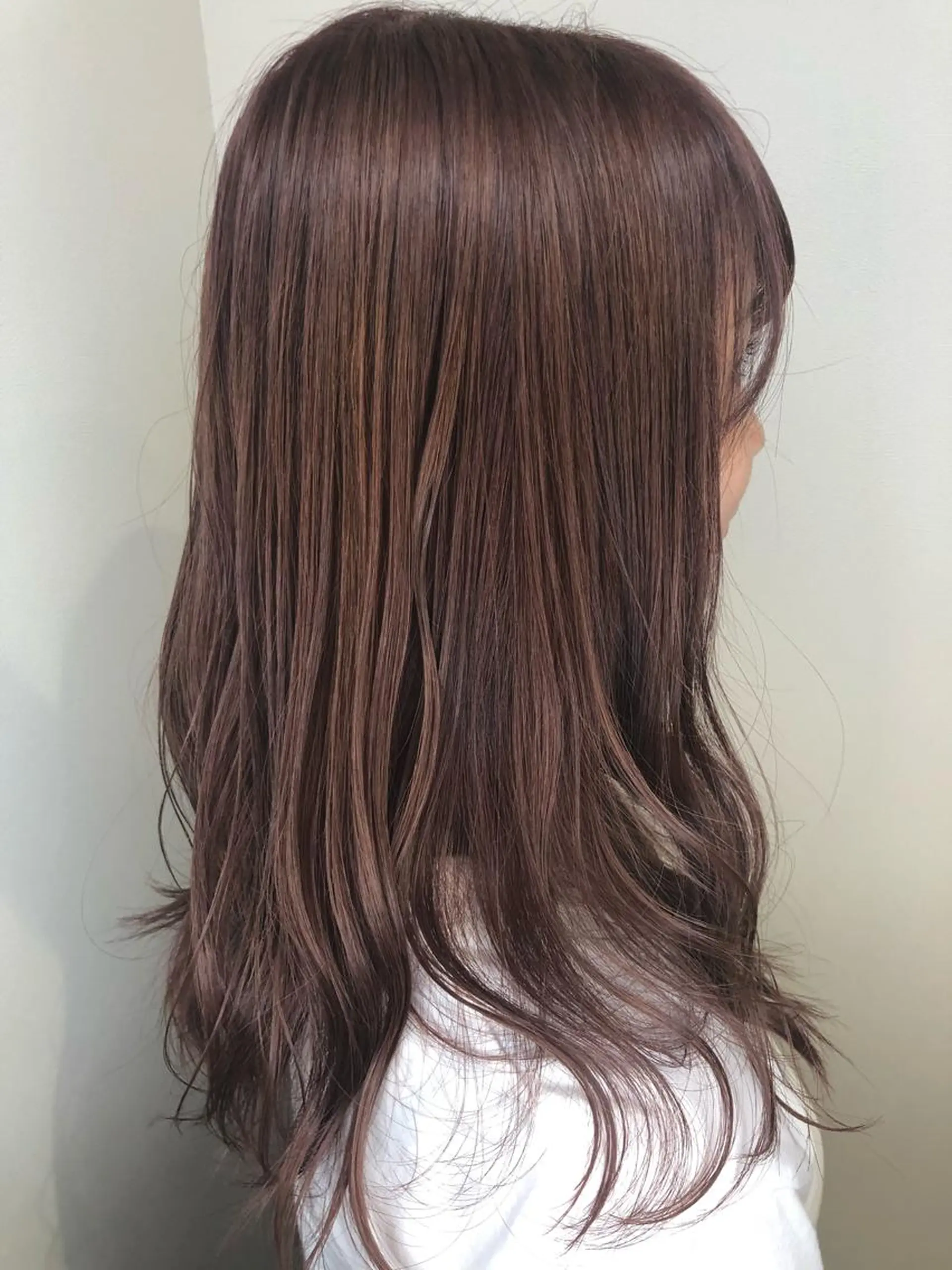 ロング カラー ウルフカット／吉村 桃子のヘアスタイル