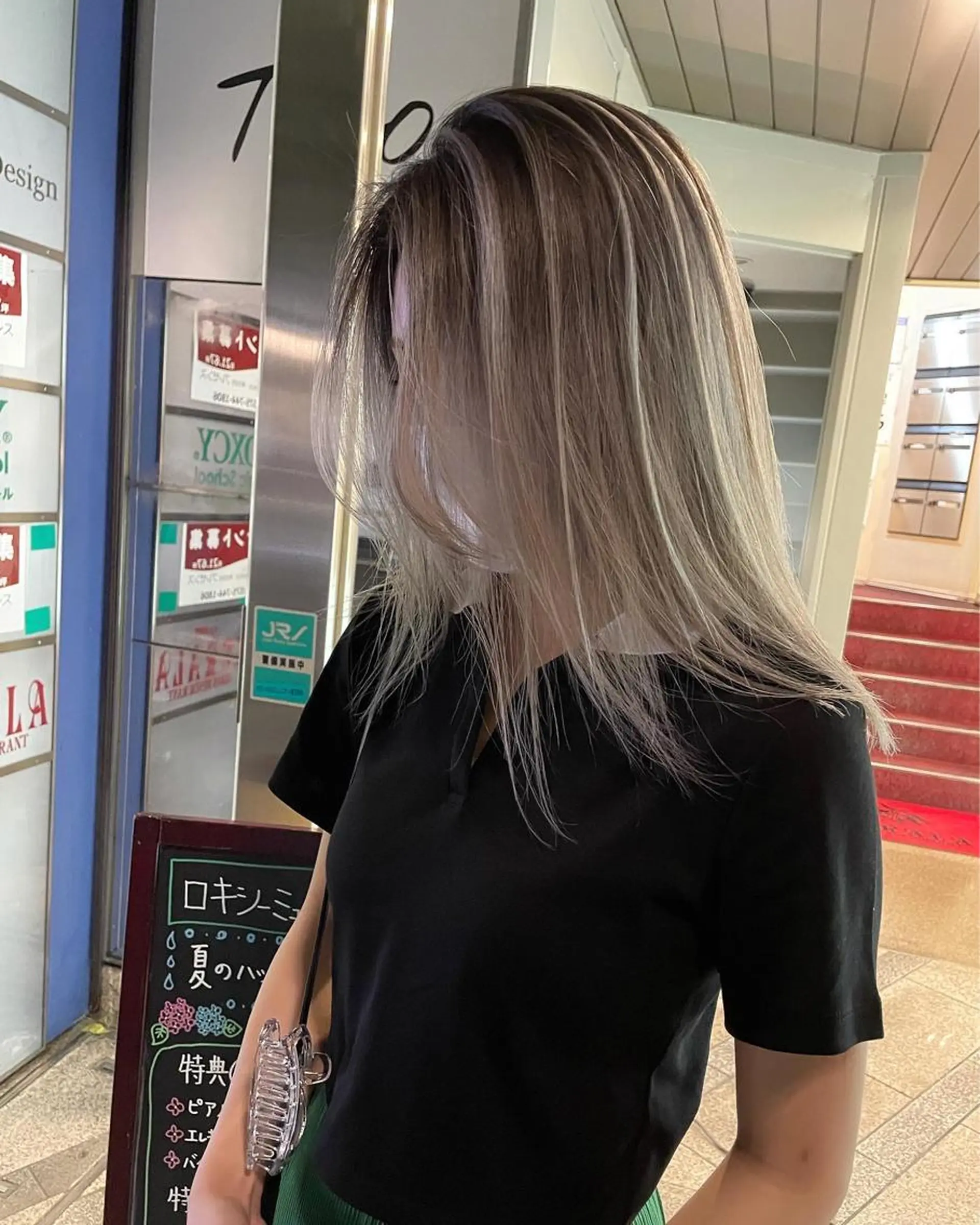 セミロング カラー バレイヤージュ レイヤーカット ヘアカラー トリートメント Tao所属・藤川 大智のヘアスタイル