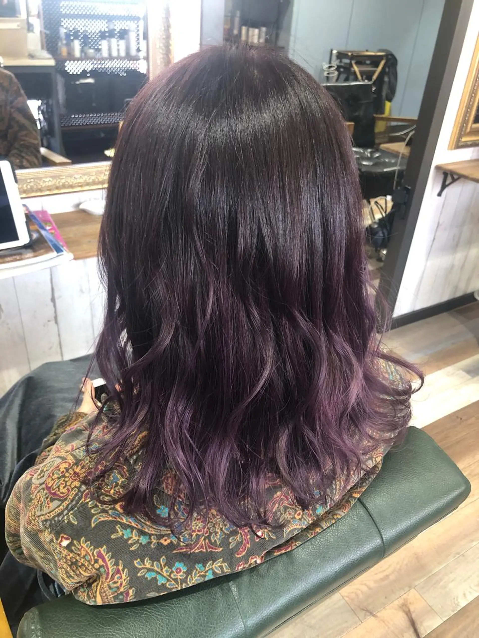 ミディアム パープルカラー カット ヘアカラー トリートメント 山崎 晃治のヘアスタイル