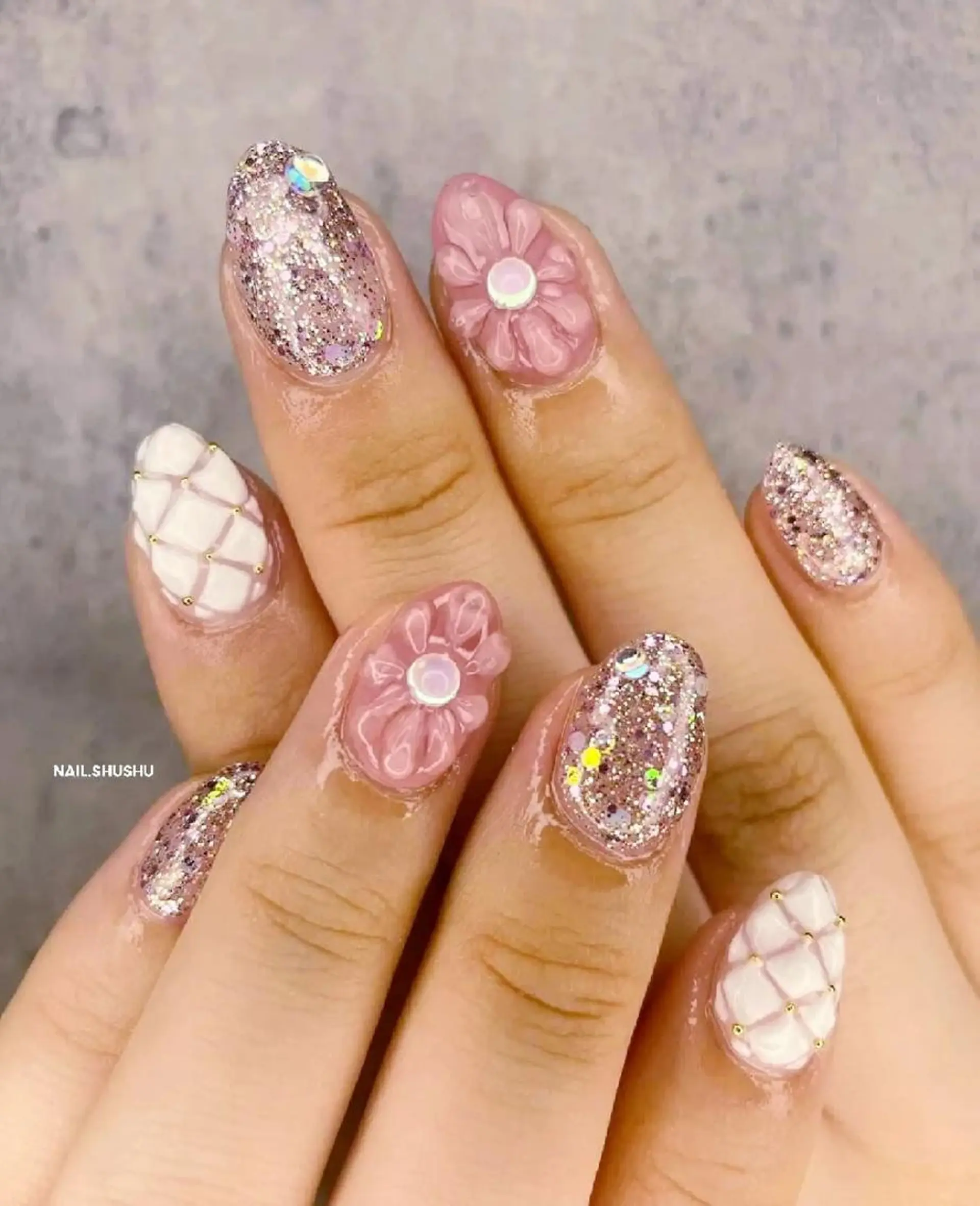 ネイル ニュアンスネイル ワンカラーネイル シンプルネイル 冬ネイル 3dパーツ/流行り 👧shushu❤️のネイルデザイン