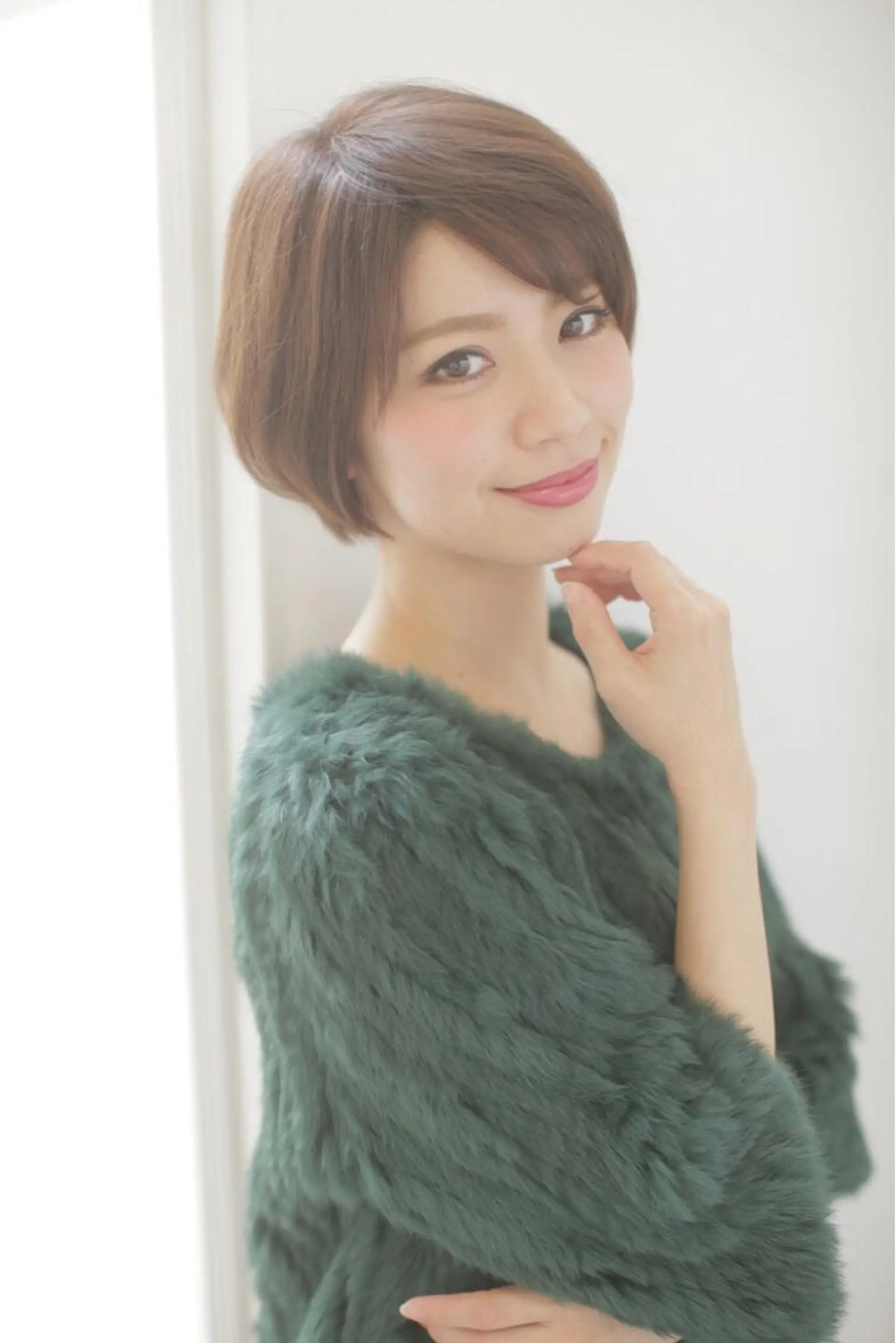 ショート カラー パーマ 黒髪 ボブ 斜めバング 似合わせカット ショートヘア ヘアカラー トリートメント エイト ウメダのヘアスタイル