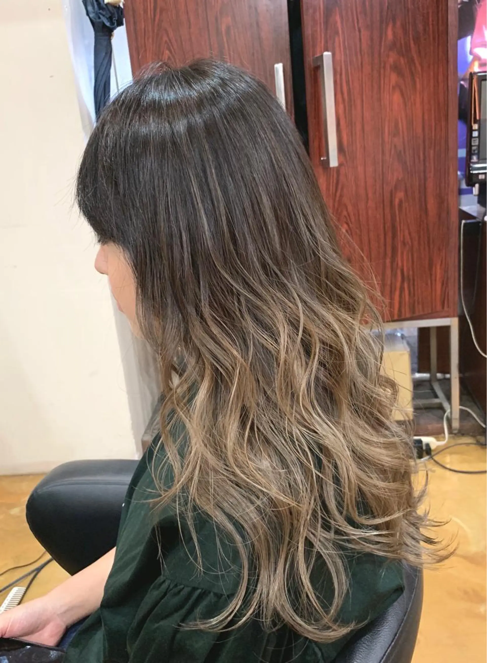 ロング カラー バレイヤージュ ハイライトカラー ハイライト レイヤーカット 韓国レイヤーカット★ 小林大樹のヘアスタイル