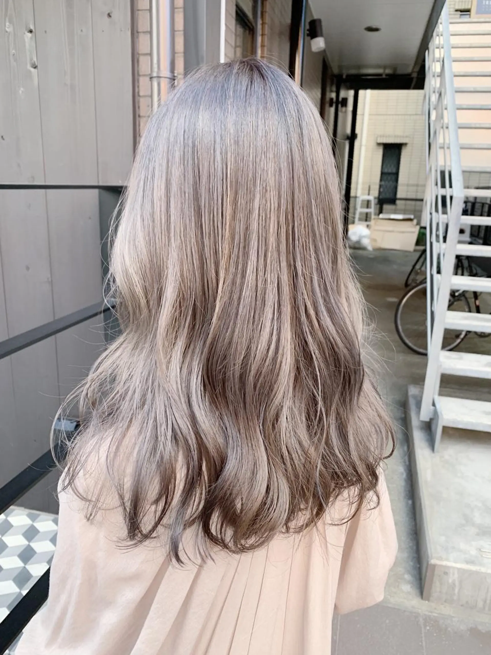 セミロング カラー グレージュ ミルクティーグレージュ DUMBO所属・【完全マンツー 恵比寿】佐藤 翔のヘアスタイル