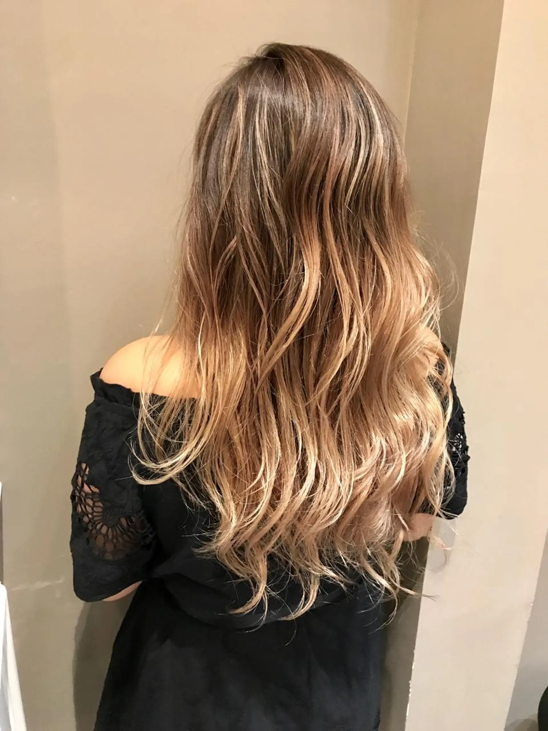 ロング カラー グラデーションカラー ハイトーンカラー 神野 雅樹のヘアスタイル