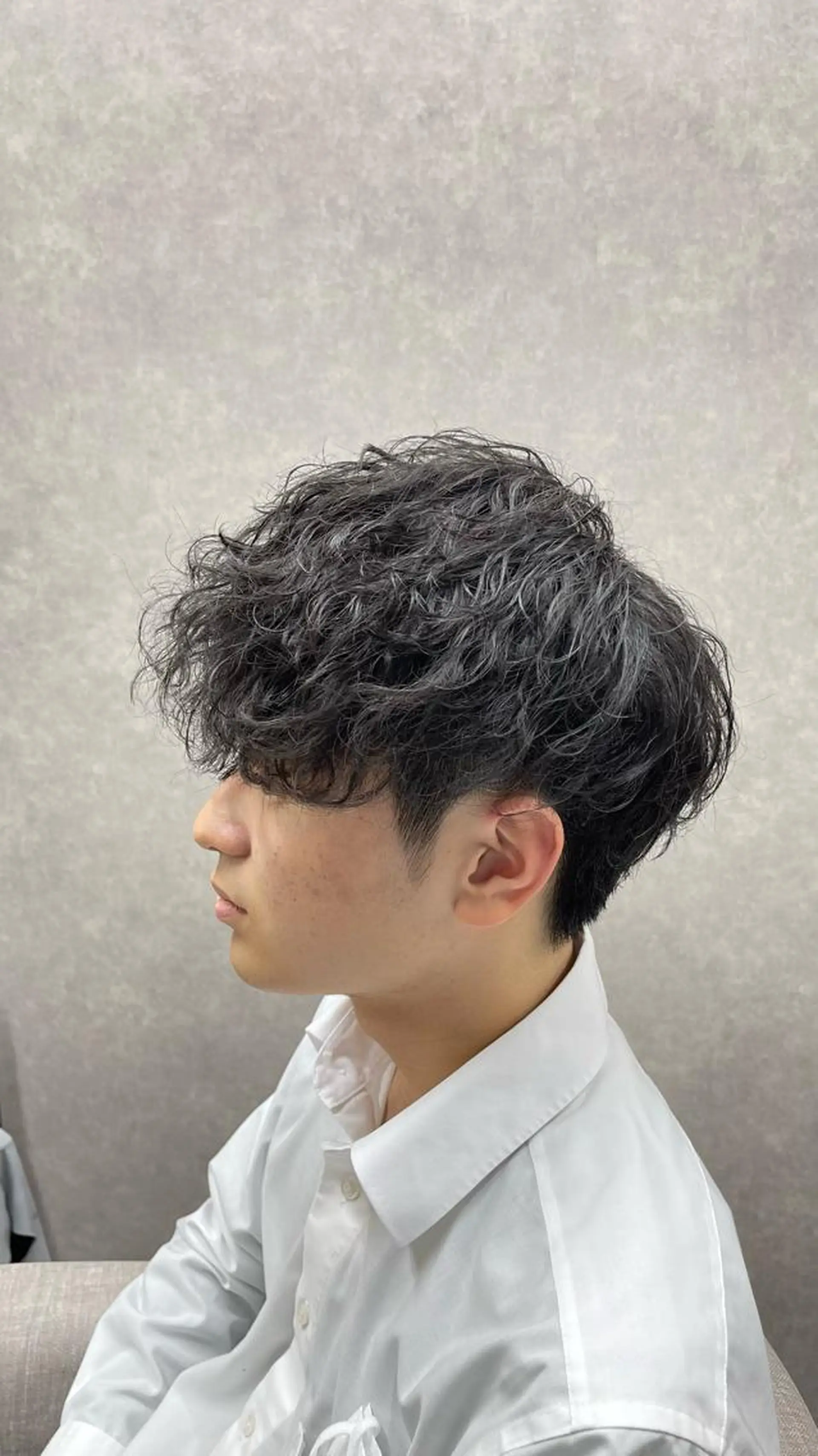 ミディアム パーマ メンズ ミディアムパーマ メンズパーマ ツイストスパイラルパーマ 波巻きパーマ スパイラルパーマ GO TODAYシェアサロン大名店所属・濵武 尚人のヘアスタイル