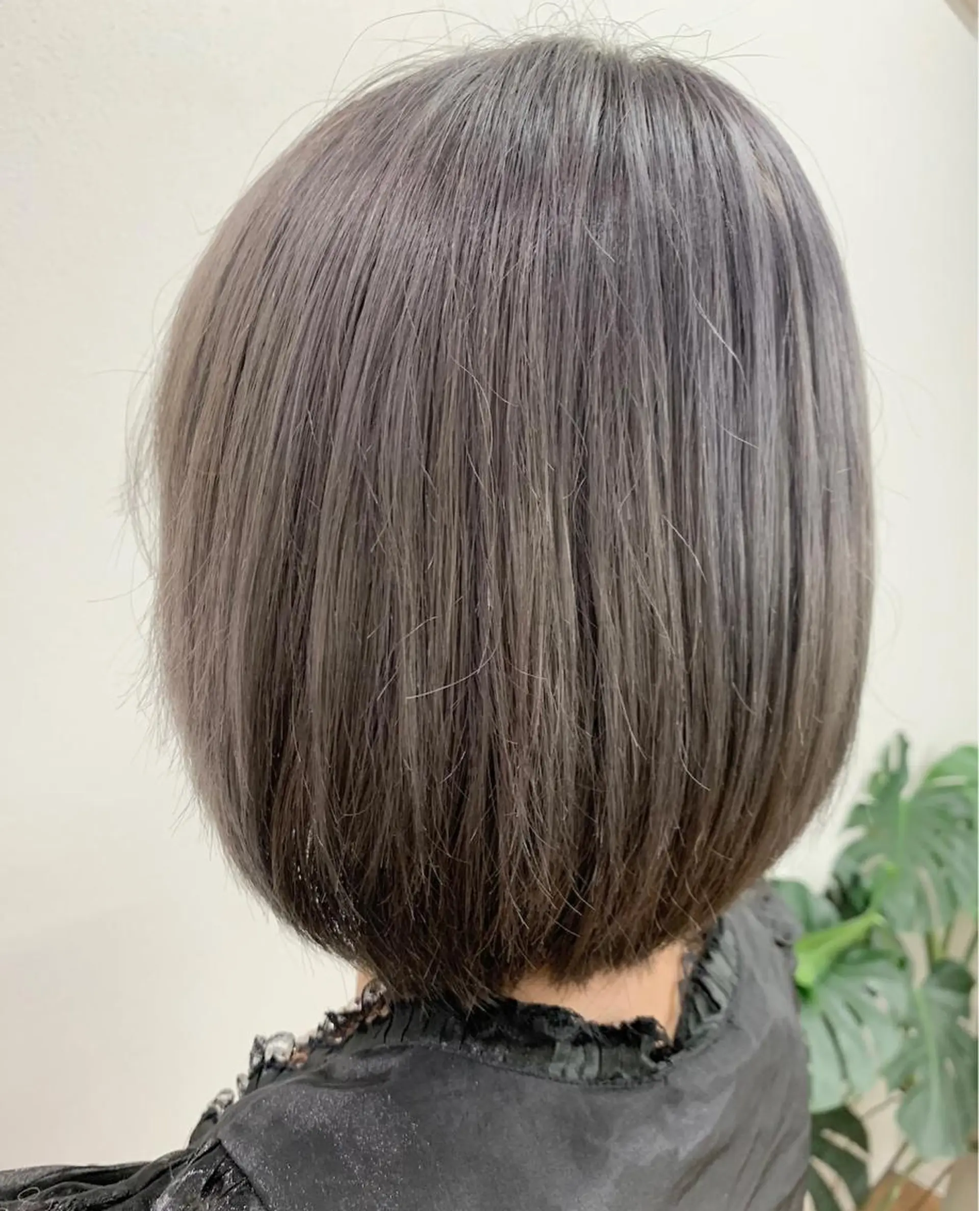 ショート カラー ブリーチ グレージュ 佐々木 有彩のヘアスタイル