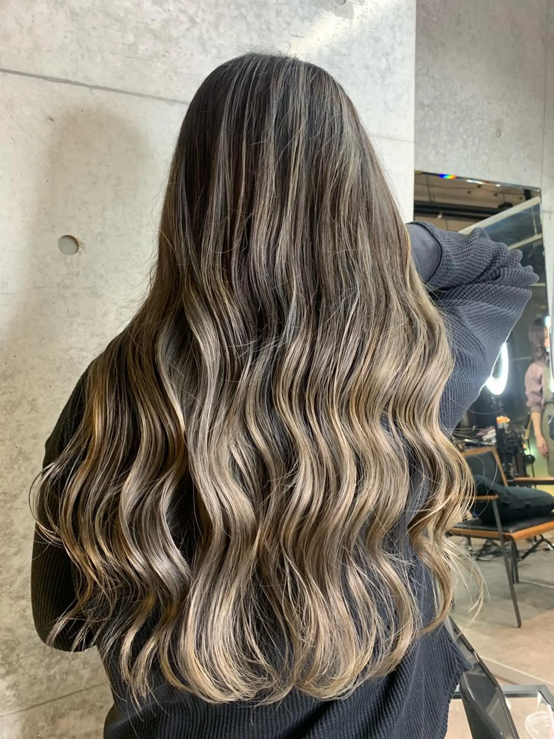 ロング カラー バレイヤージュ 外国人風カラー レイヤーカット MIL心斎橋所属・Clair クレアのヘアスタイル