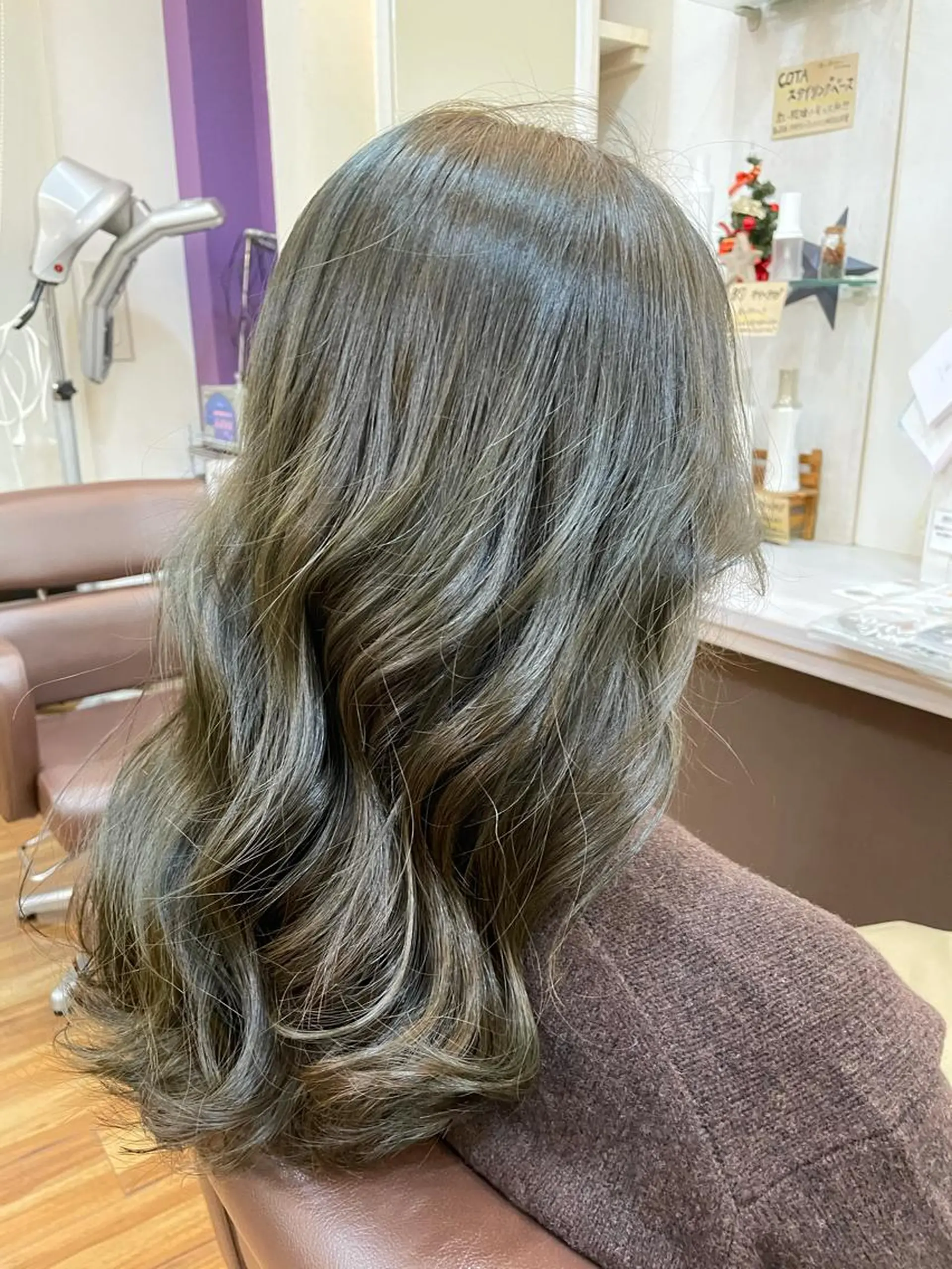 セミロング カラー Well's TAIGAのヘアスタイル