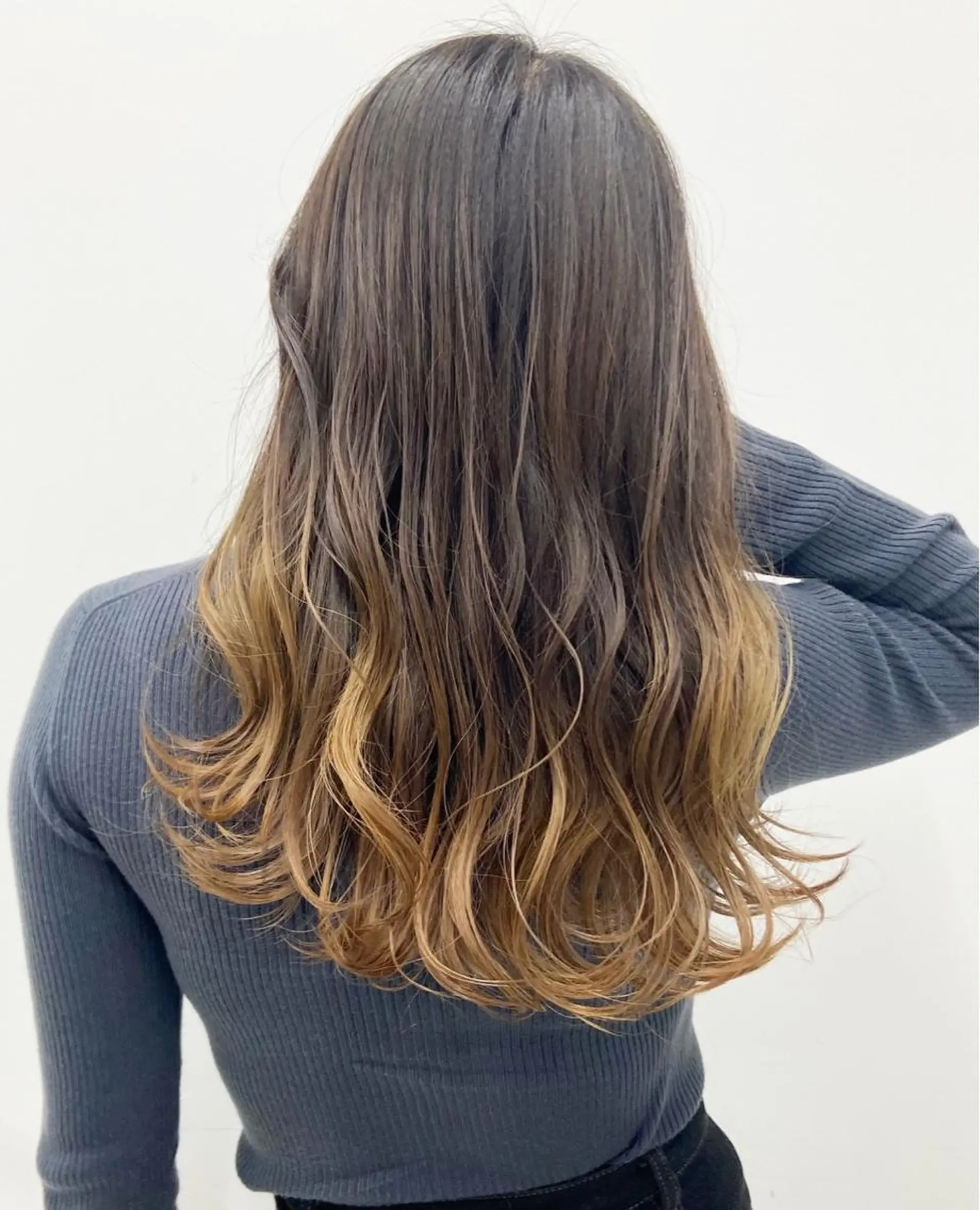 セミロング カラー グラデーションカラー 🦄インナーカラー 🦄貫井彩花のヘアスタイル