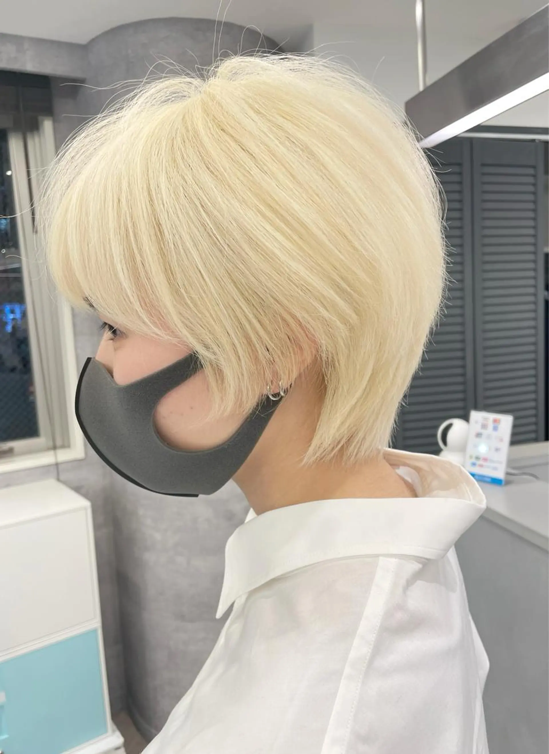 ショート カラー 塩川 和弥のヘアスタイル