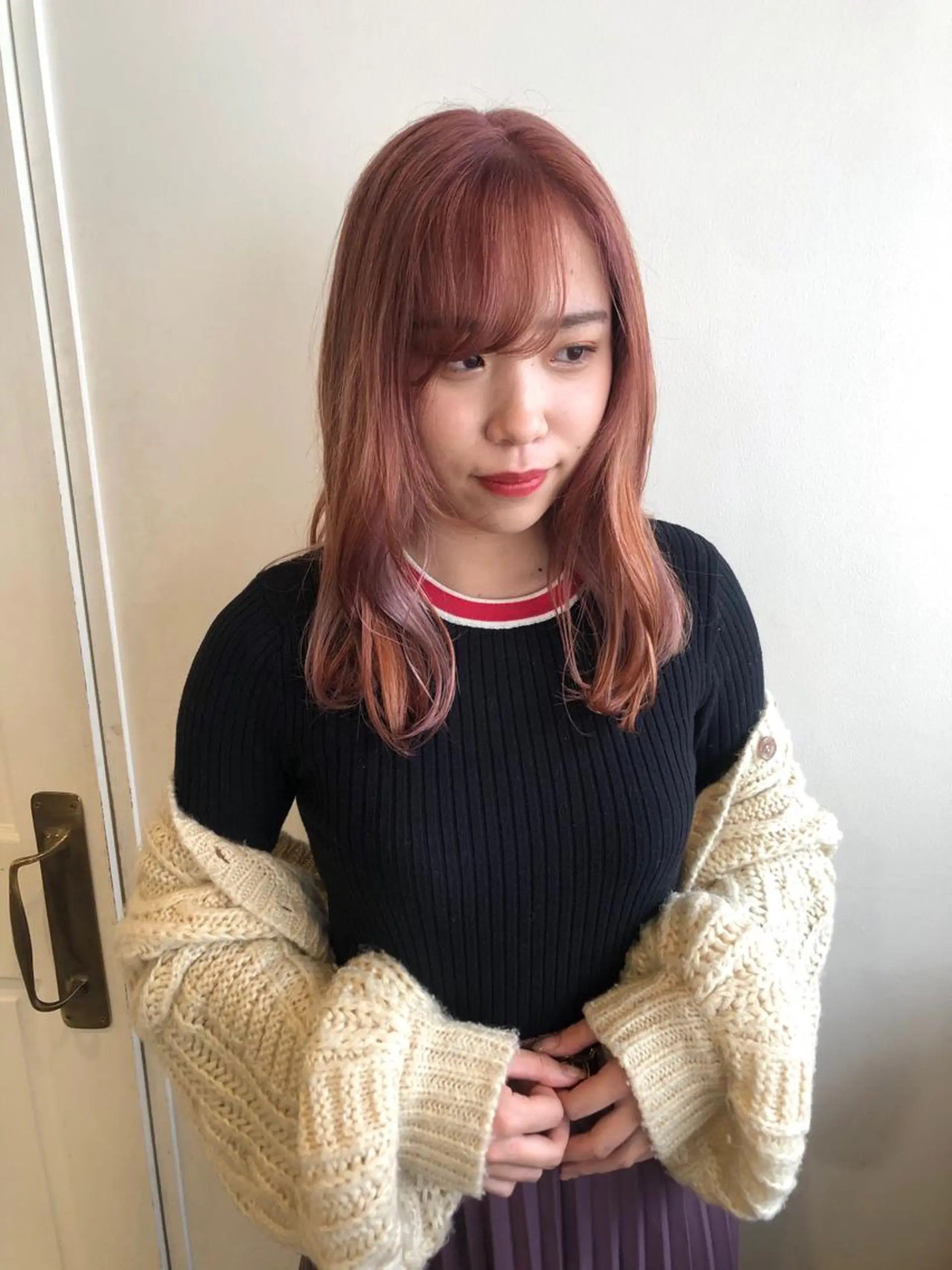 セミロング カラー ヘアカラー トリートメント MIOベージュカラー 柔らかいカラーのヘアスタイル