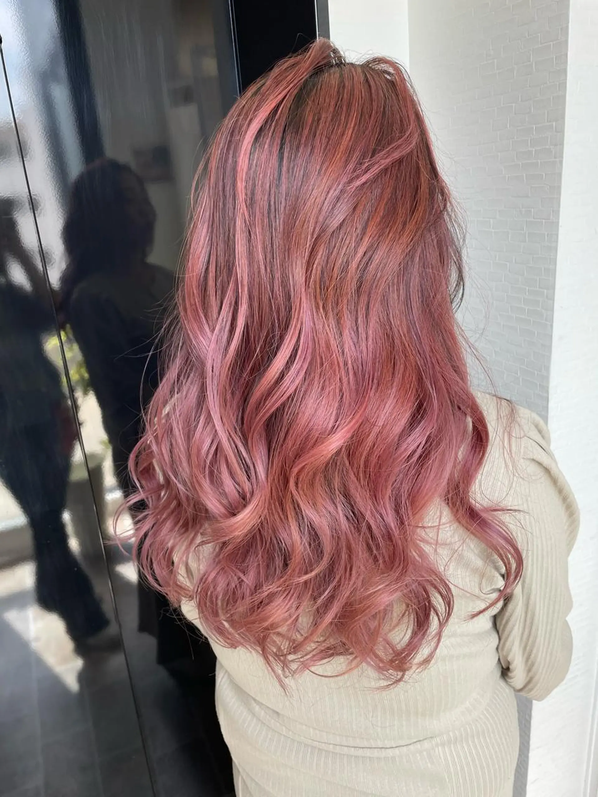 ロング カラー バレイヤージュ ピンクカラー レイヤーカット ヘアカラー STAR RIVER所属・YUI/ ブリーチカラー🌷のヘアスタイル