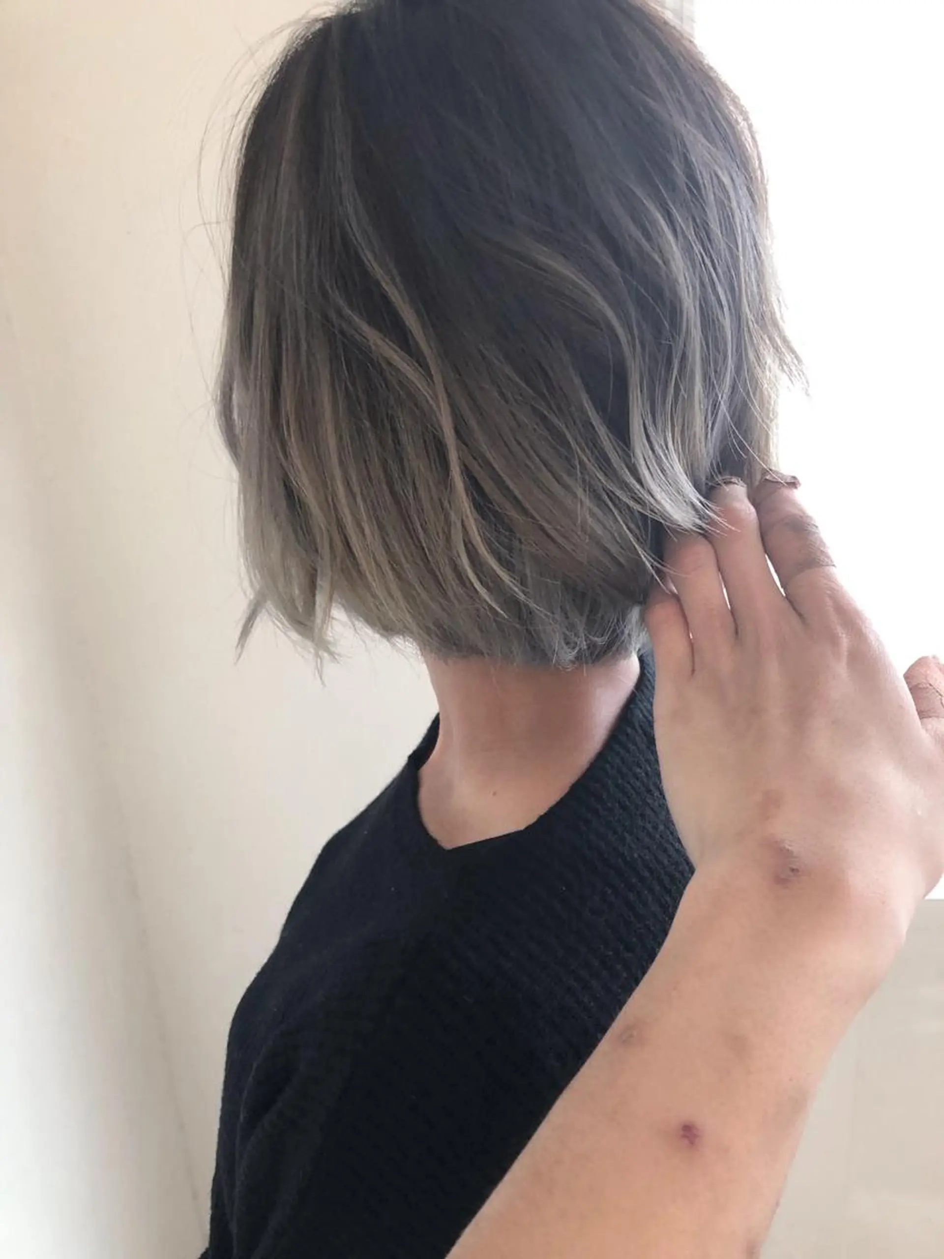 ミディアム カラー バレイヤージュ ベージュカラー シルバー シルバーベージュ ボブ ACRO梅田【アクロ】所属・髪質改善とカラーの人 倉友哉のヘアスタイル