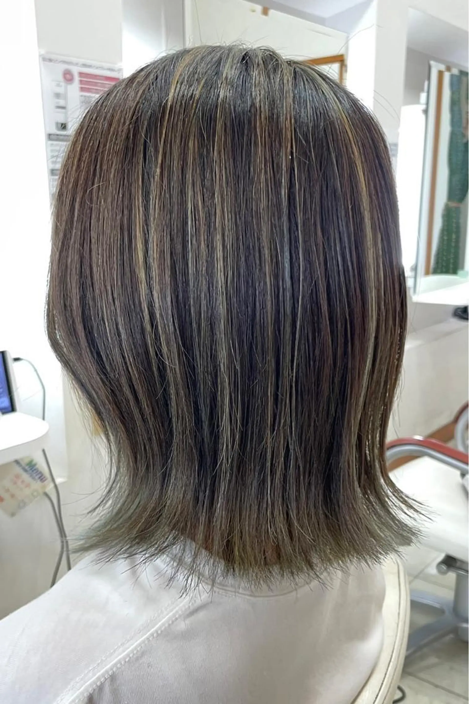 ミディアム カラー ハイライトカラー ボブ ハイライト いけだ ゆうのヘアスタイル