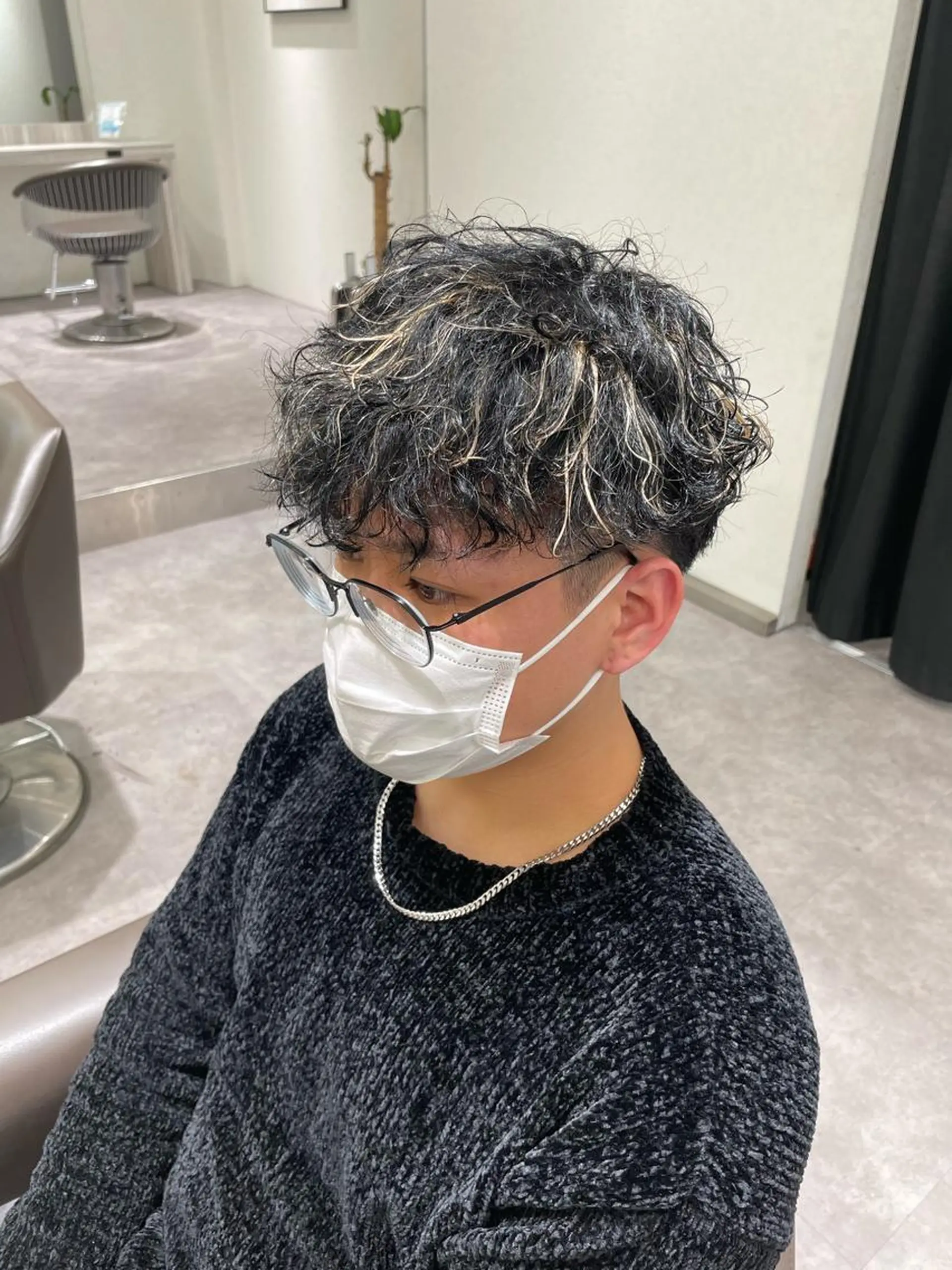 ショート カラー パーマ メンズ メンズブリーチ メンズハイライト メンズメッシュ メンズパーマ メンズツイストパーマ Reginavita栄所属・パーマ×メッシュ/ 本日空き○/岡本一真のヘアスタイル