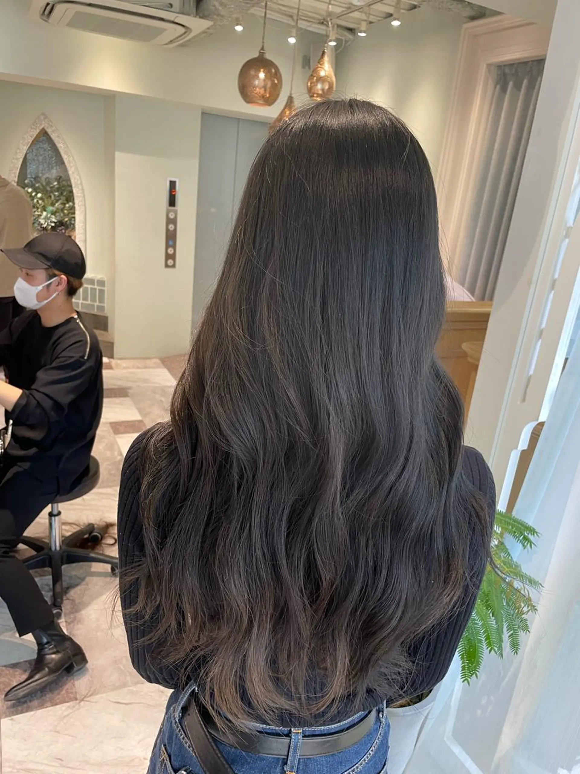 カラー ベージュカラー 黒髪 ブリーチ ブルーカラー ブルーブラック ヘアカラー 木屋元一/透明感 /レイヤー/顔まわりのヘアスタイル