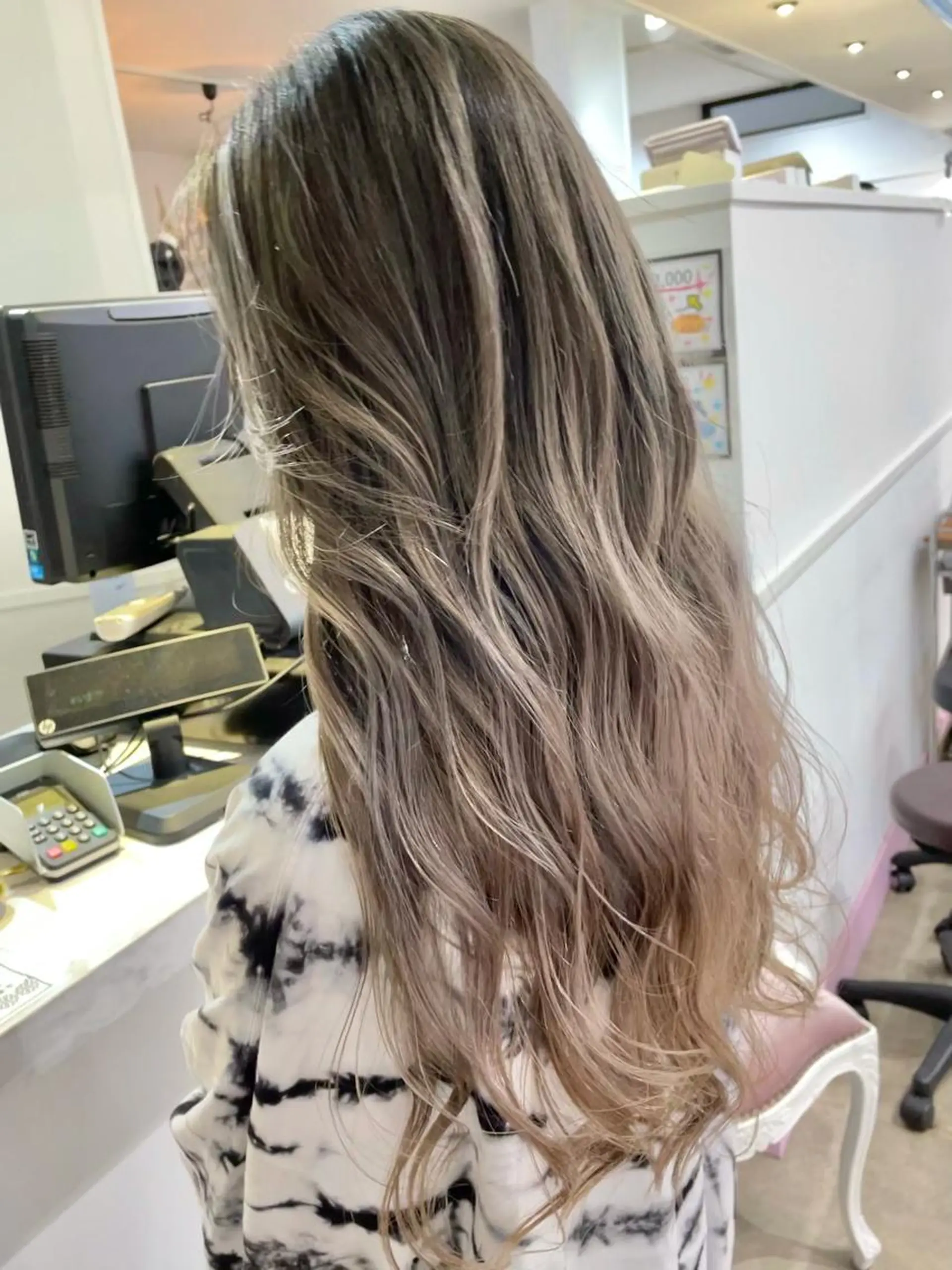 ロング レイヤーカット ロング Lit所属・Lit.豊橋 夏目のヘアスタイル