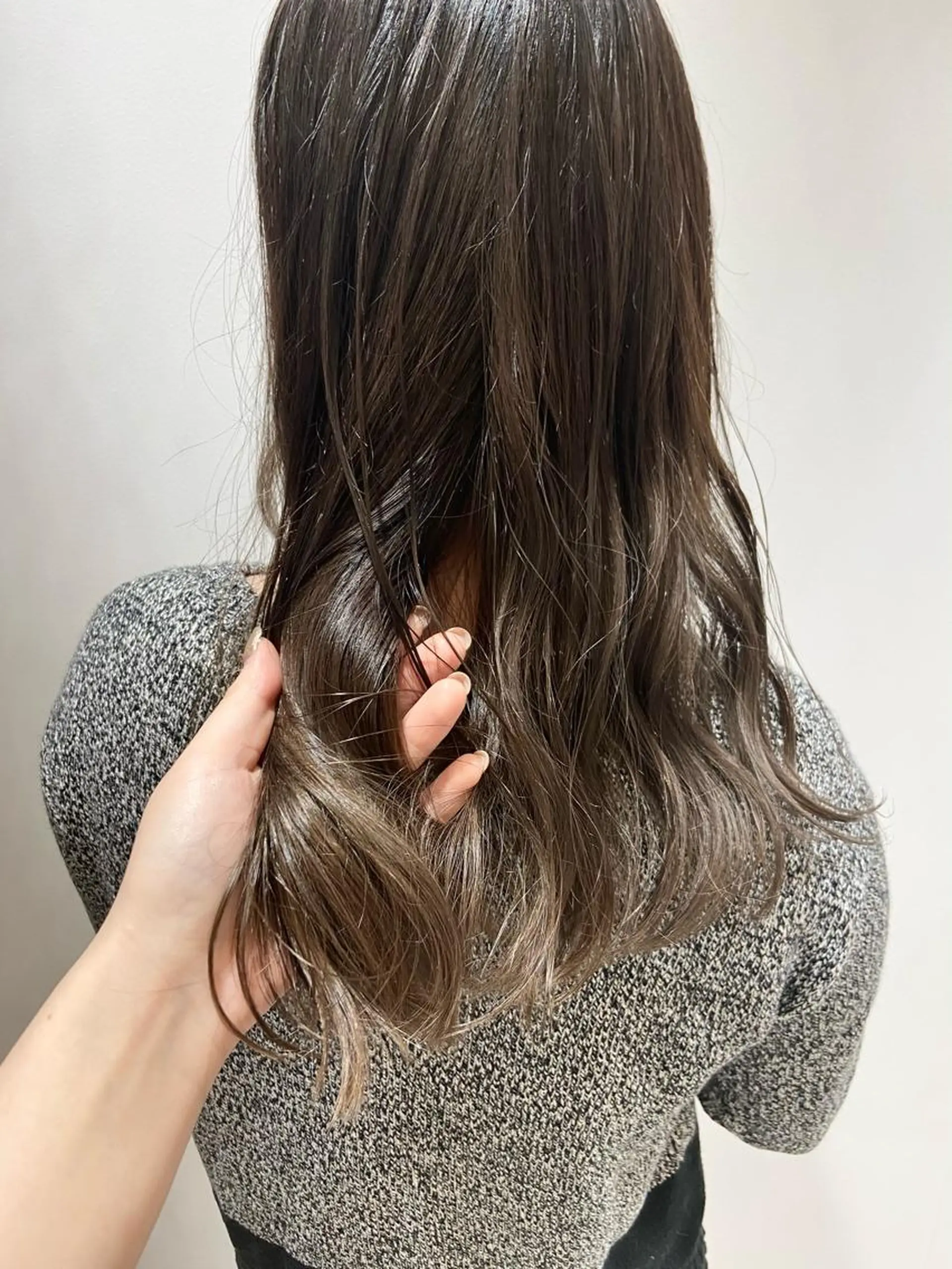 セミロング カラー 🐺ウルフ/レイヤー 似合わせ‎🤍沙羅のヘアスタイル