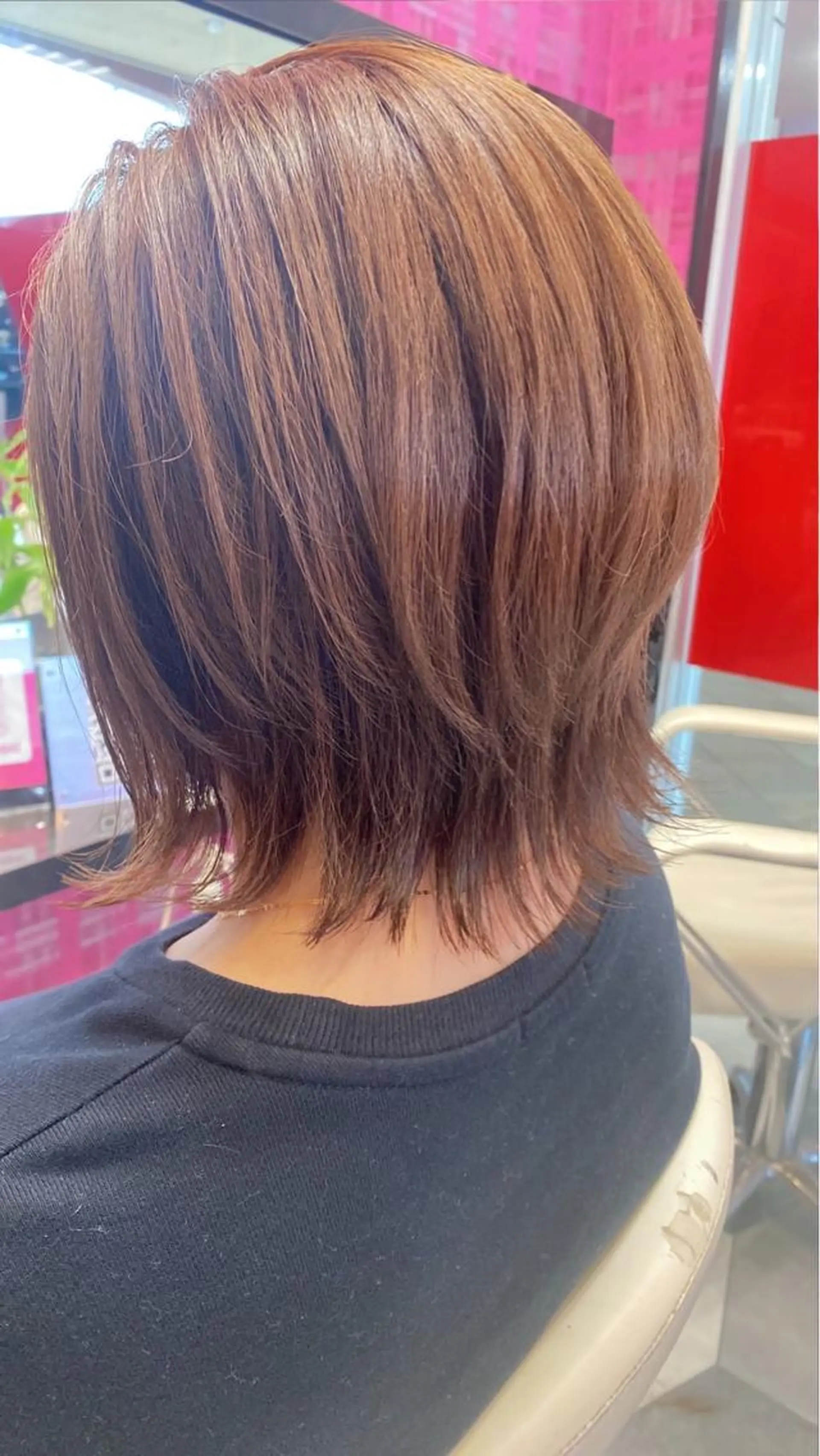 ミディアム カラー アッシュ ピンクカラー ピンクアッシュ ボブ ウルフカット ヘアカラー 横山 千春のヘアスタイル