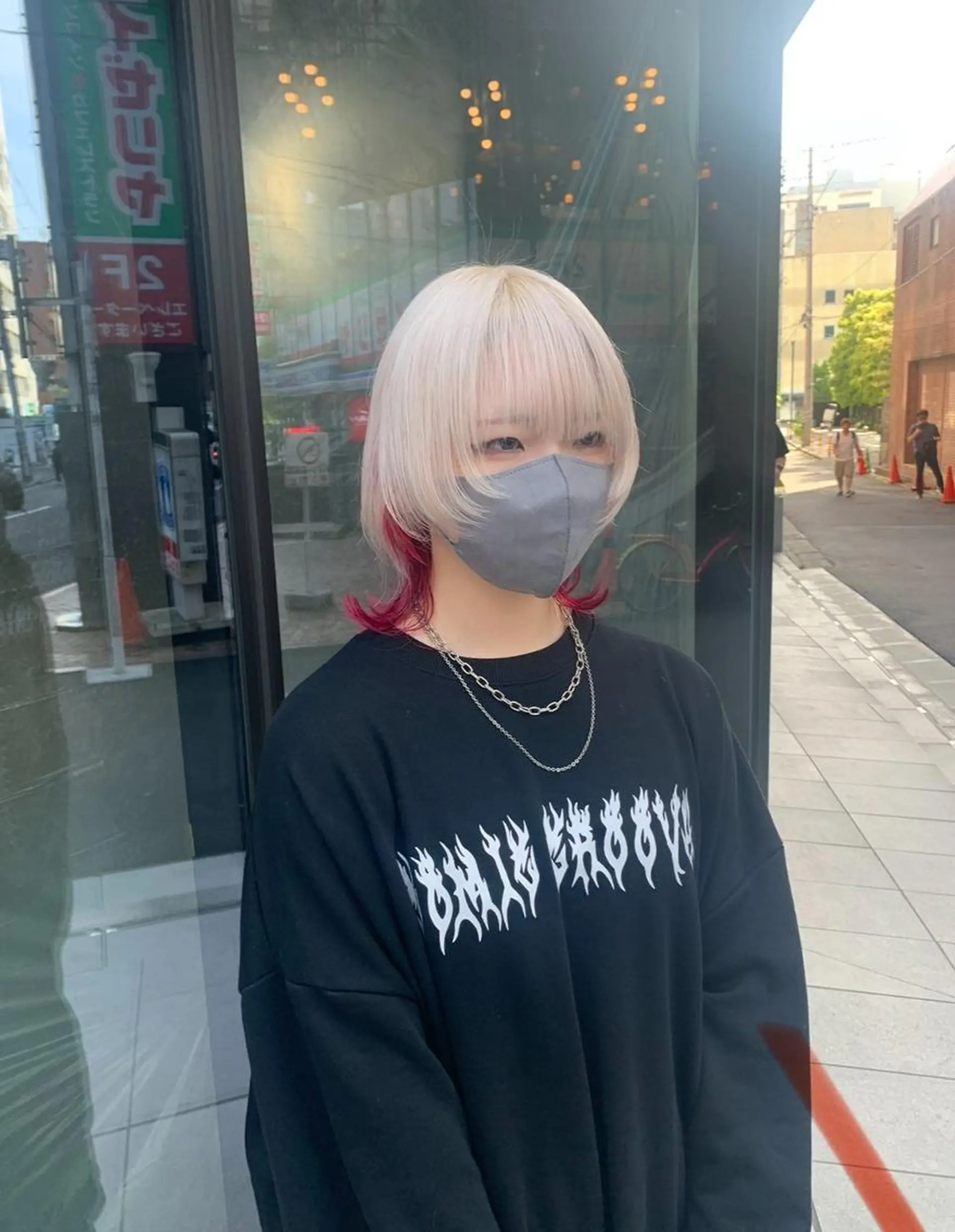 ミディアム カラー ウルフカットデザイン カラー特化アールイーのヘアスタイル